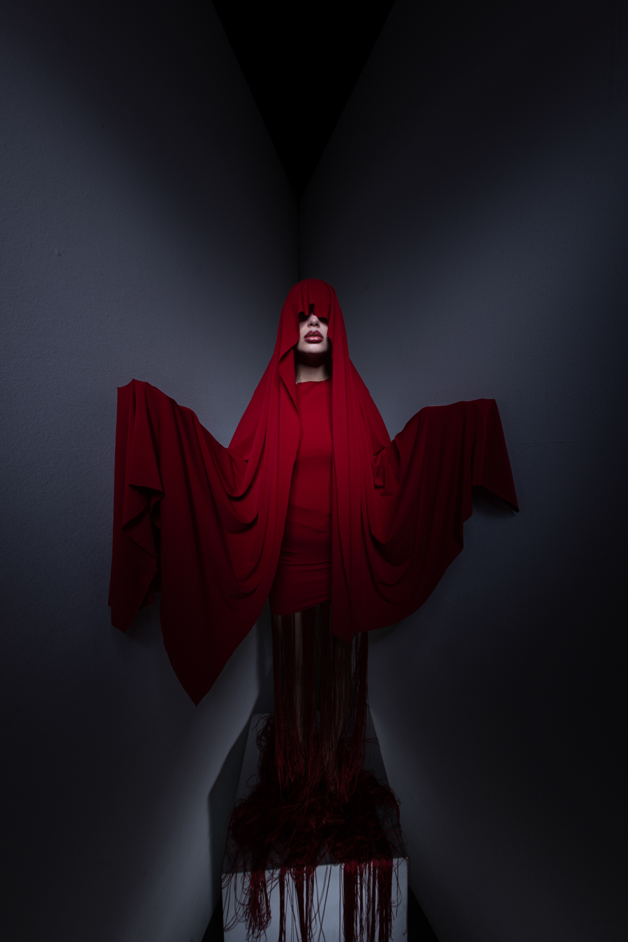 THE BEAUTY OF A NIGHTMARE — Look 4