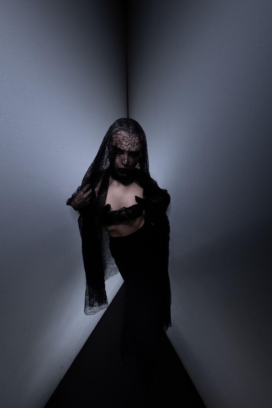THE BEAUTY OF A NIGHTMARE — Look 5