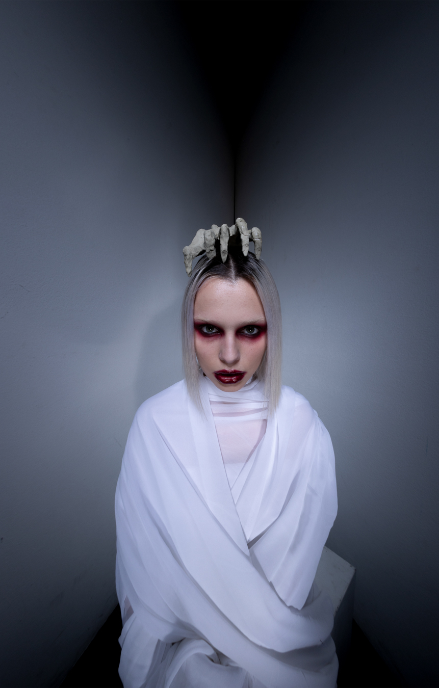 THE BEAUTY OF A NIGHTMARE — Look 7