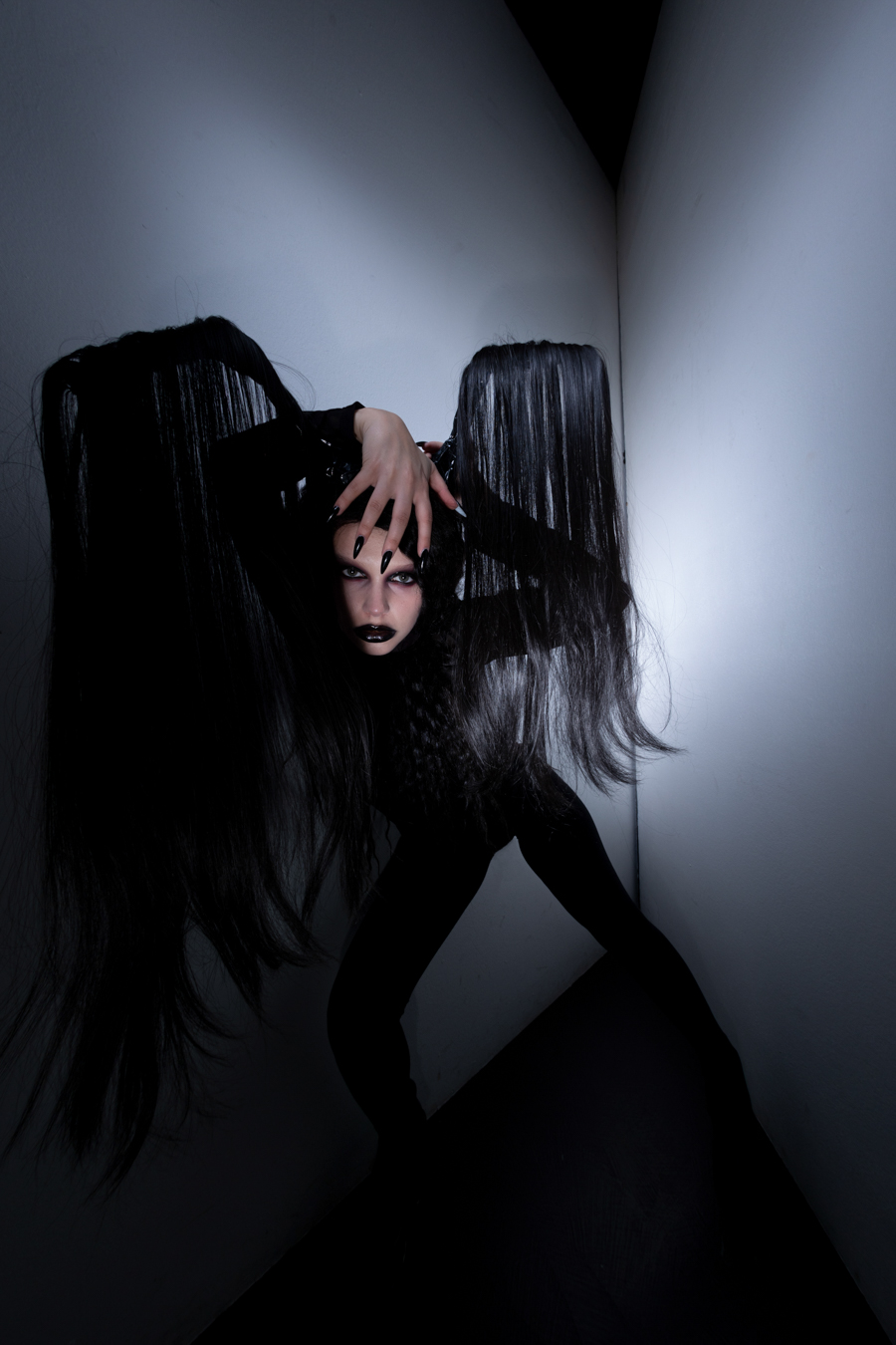 THE BEAUTY OF A NIGHTMARE — Look 8