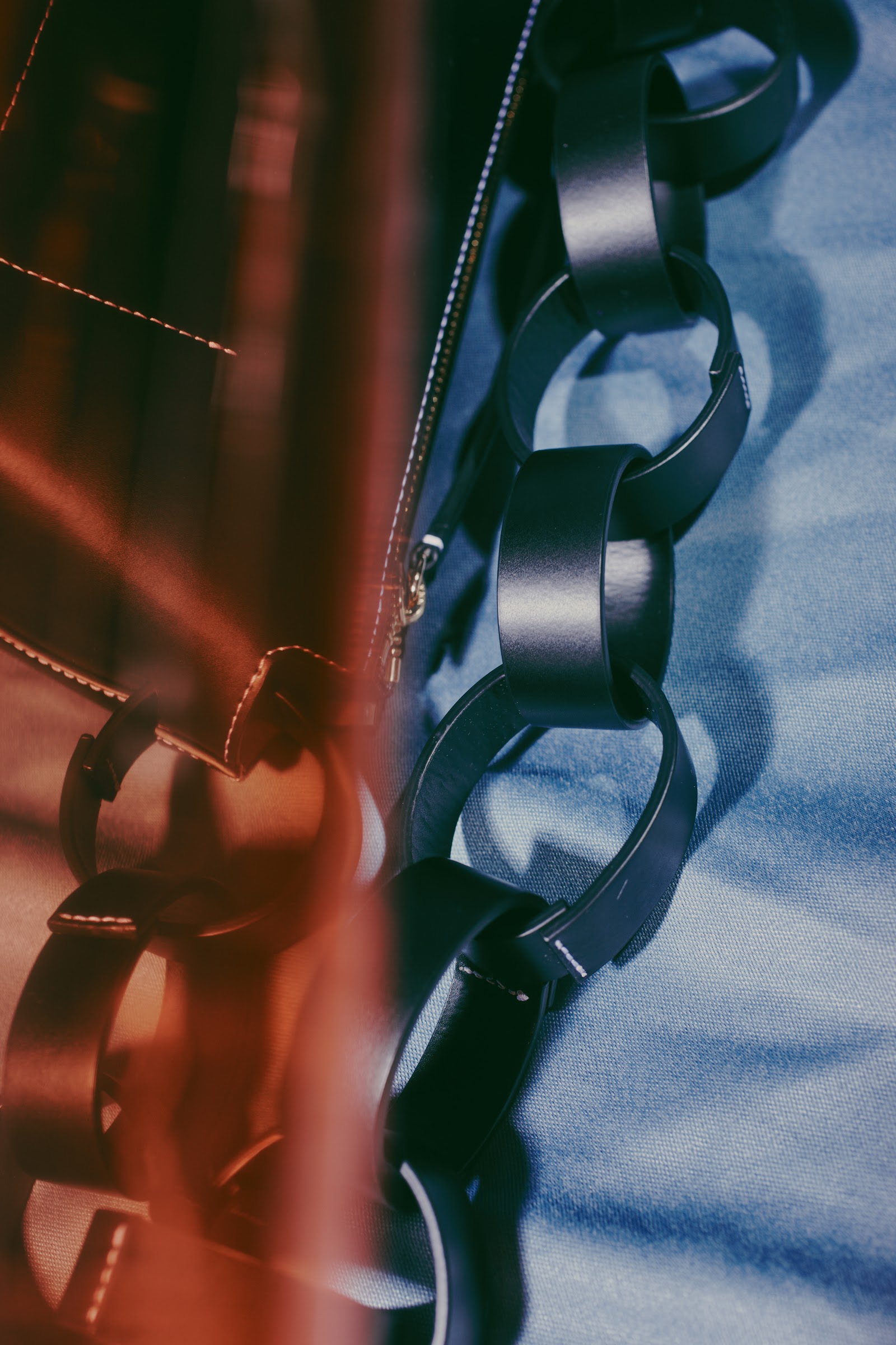 COME CLOSER — Look 14