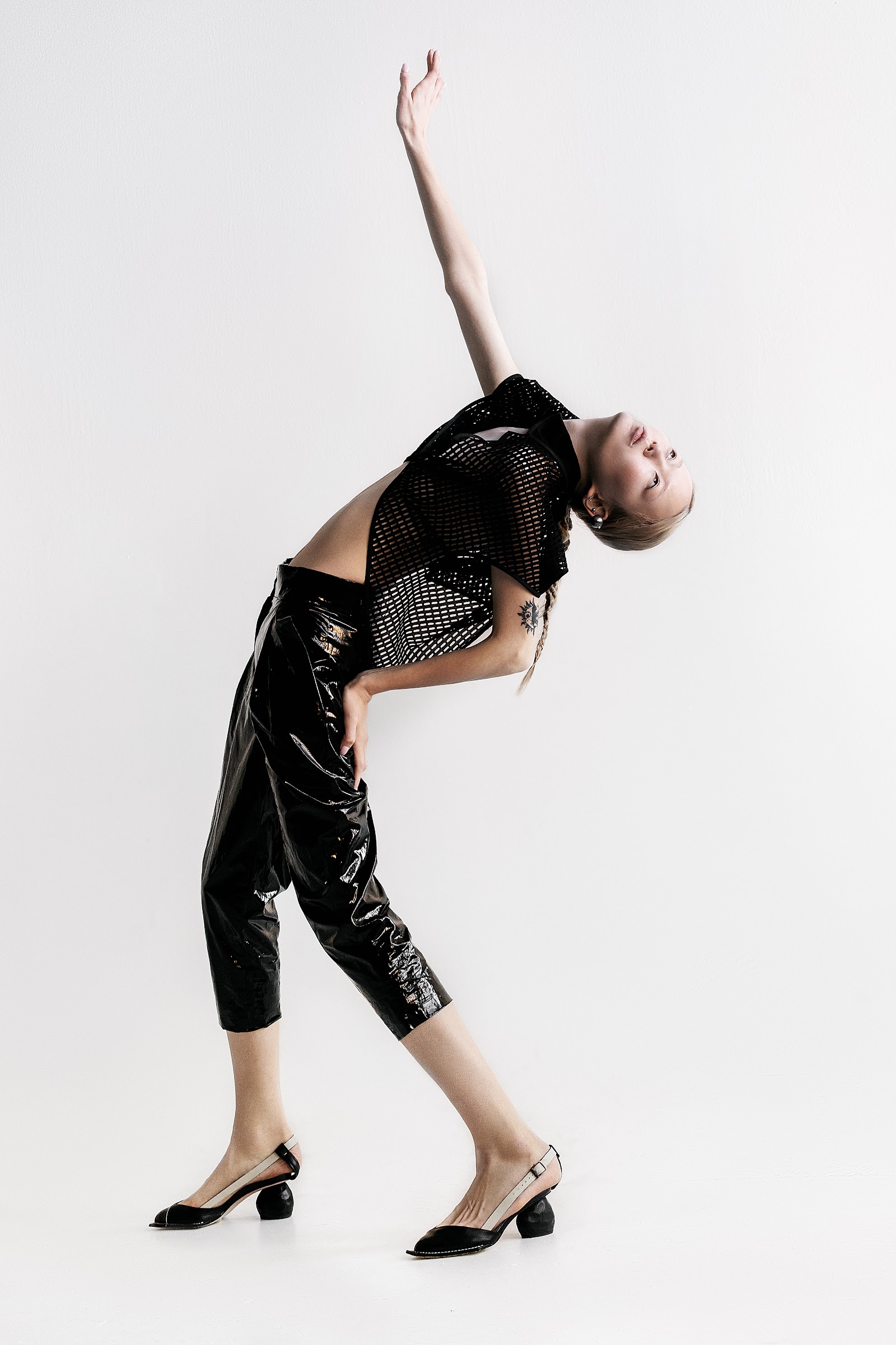 GALAXY STRANGER — Look 5
