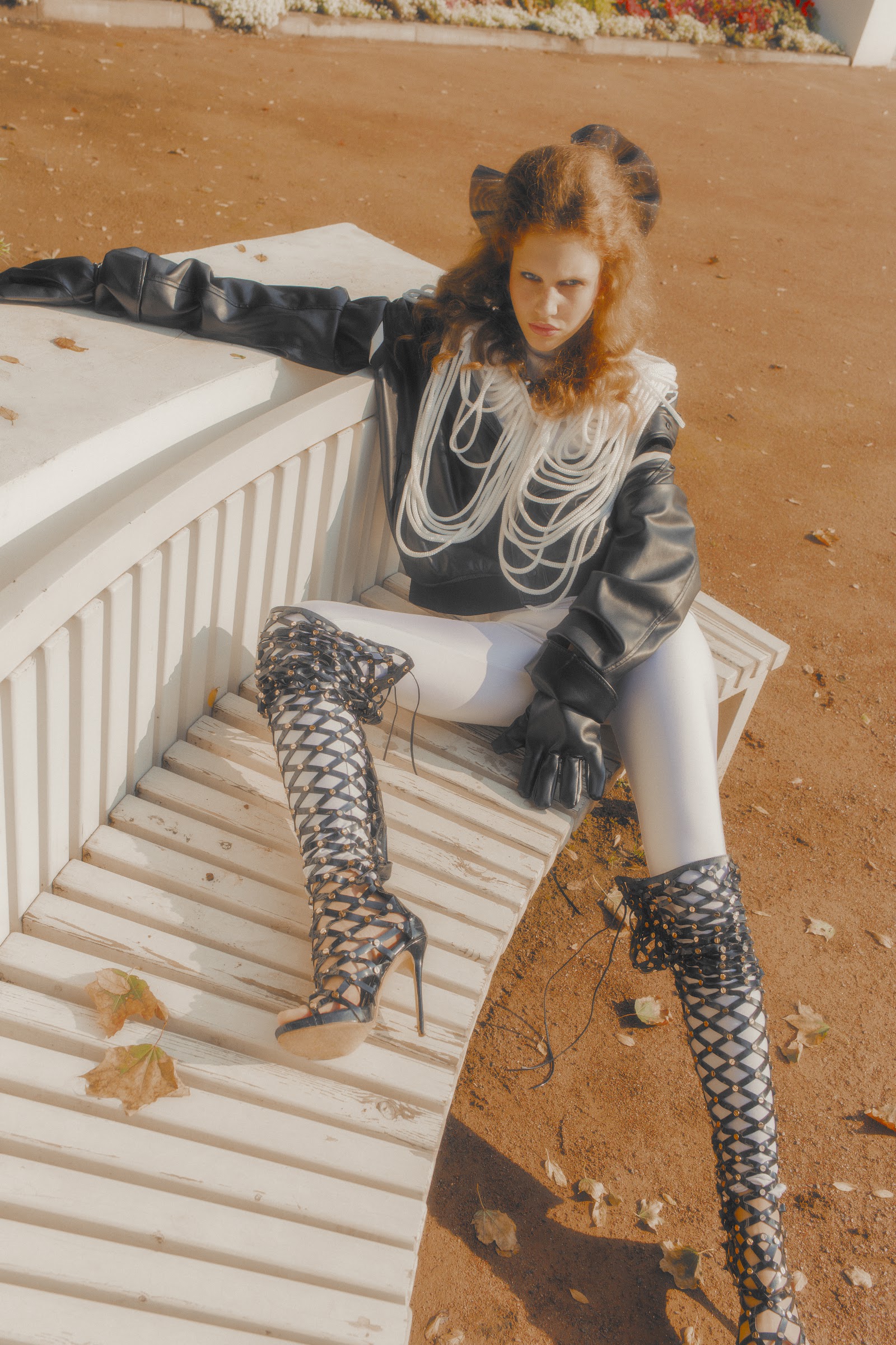 OUTSIDE — Look 8