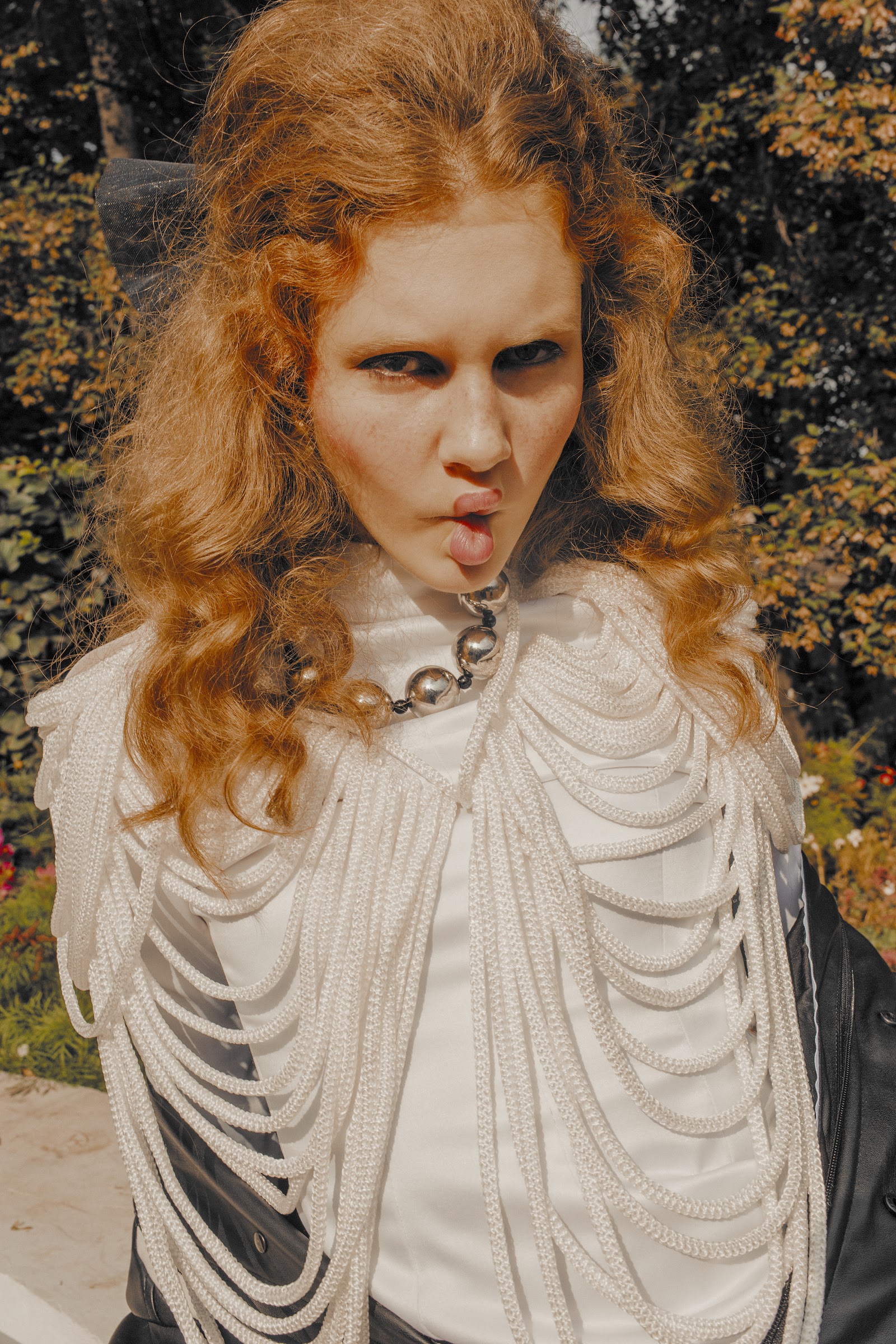 OUTSIDE — Look 10