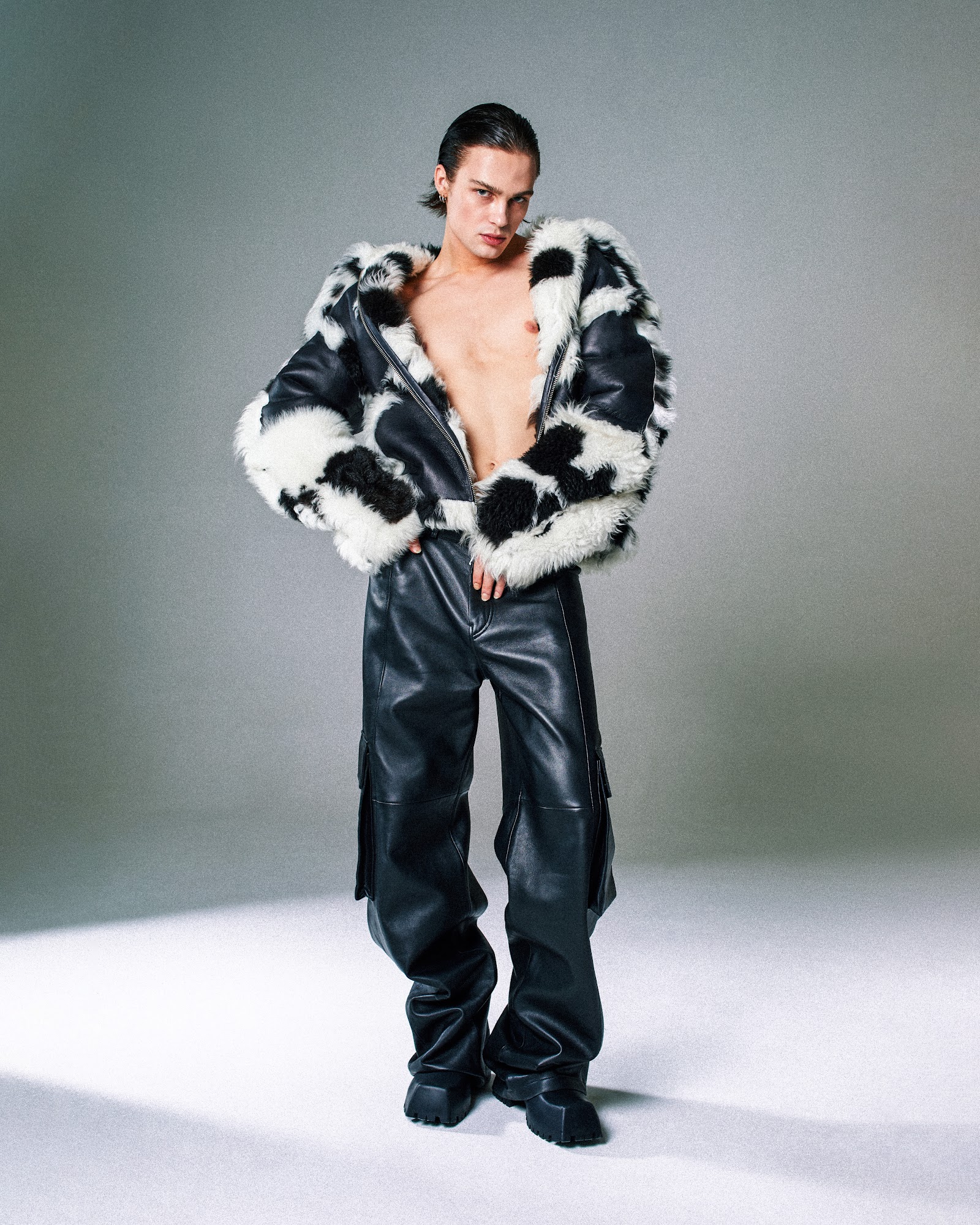 ON THE EDGE — Look 2