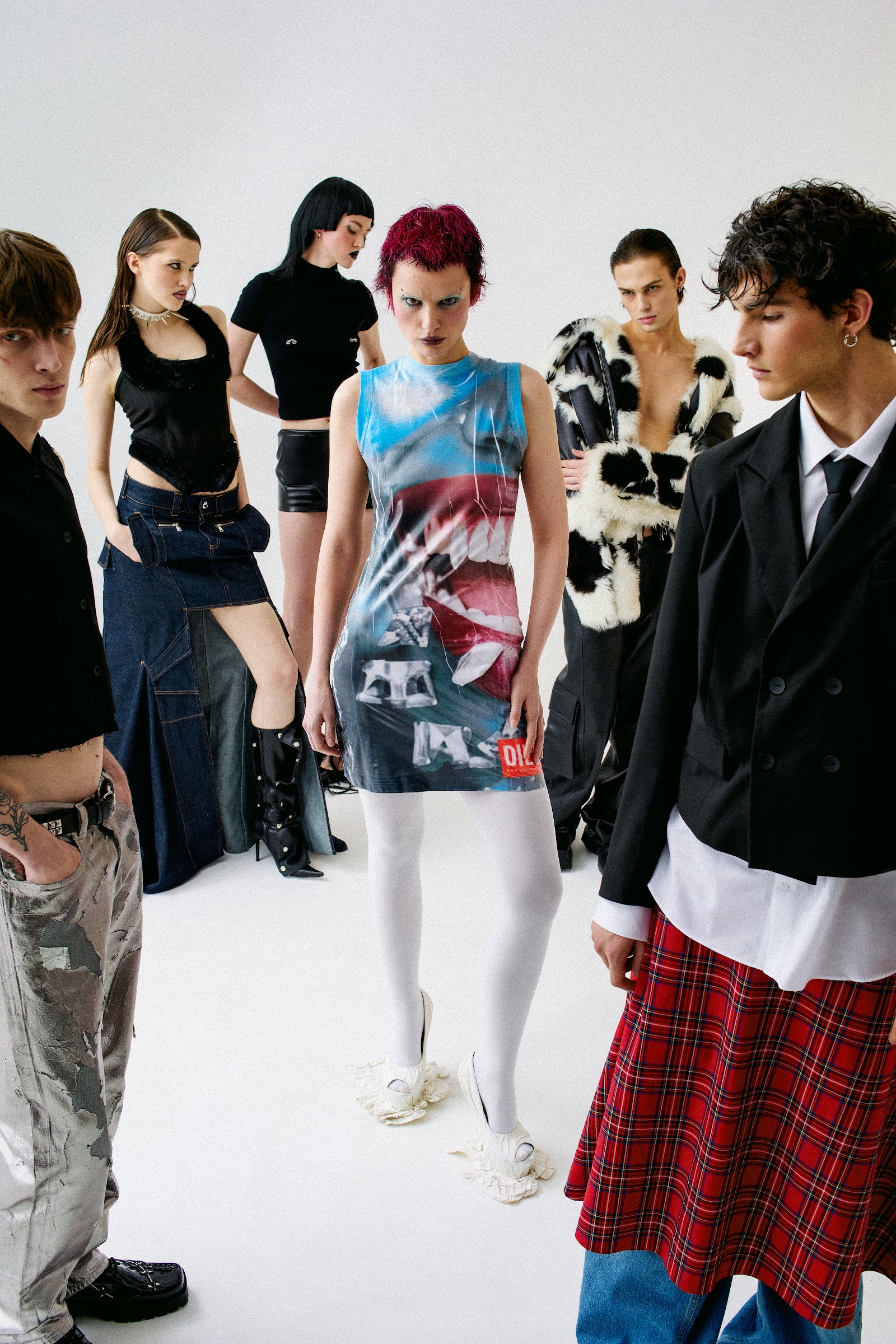 ON THE EDGE — Look 9