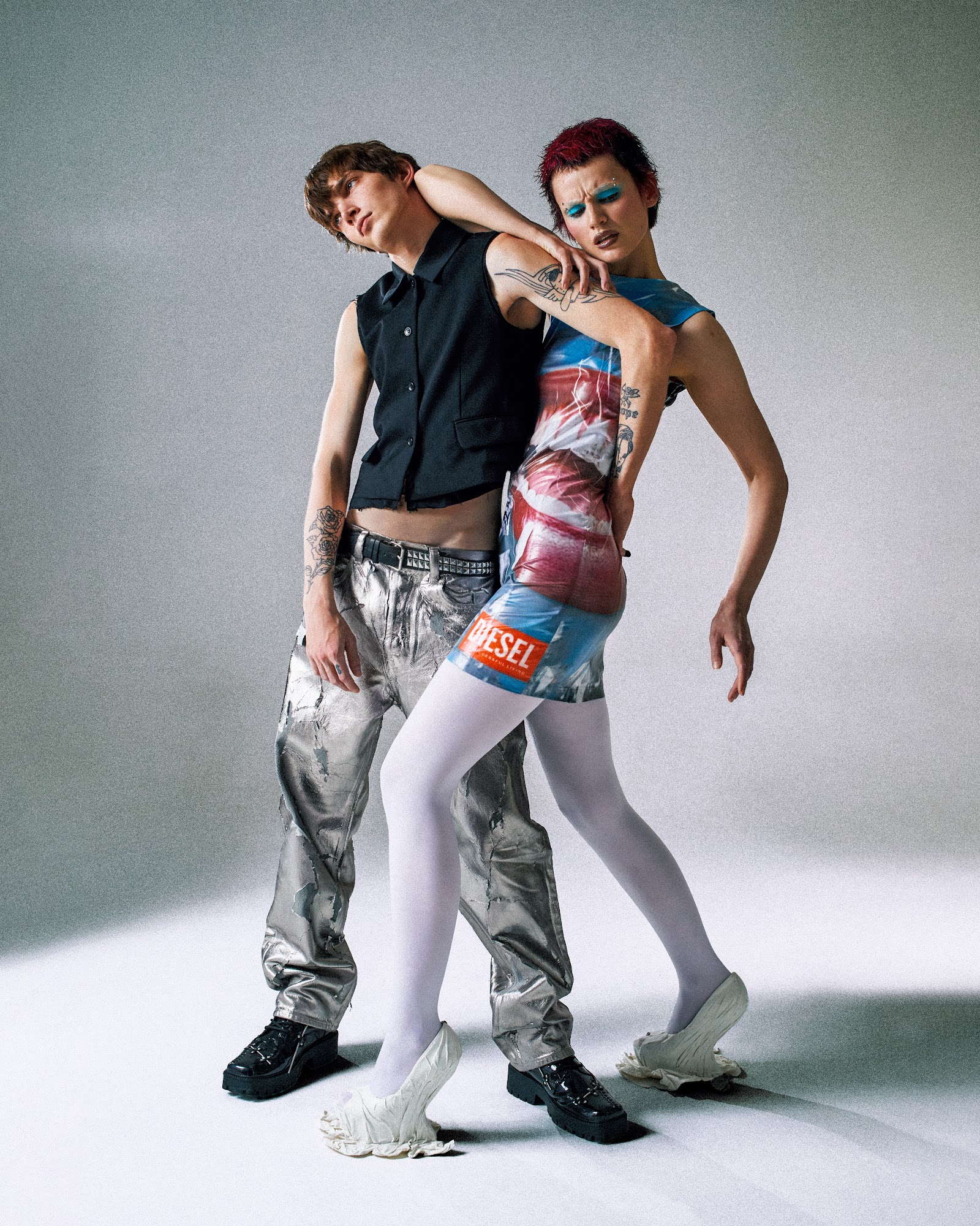ON THE EDGE — Look 10