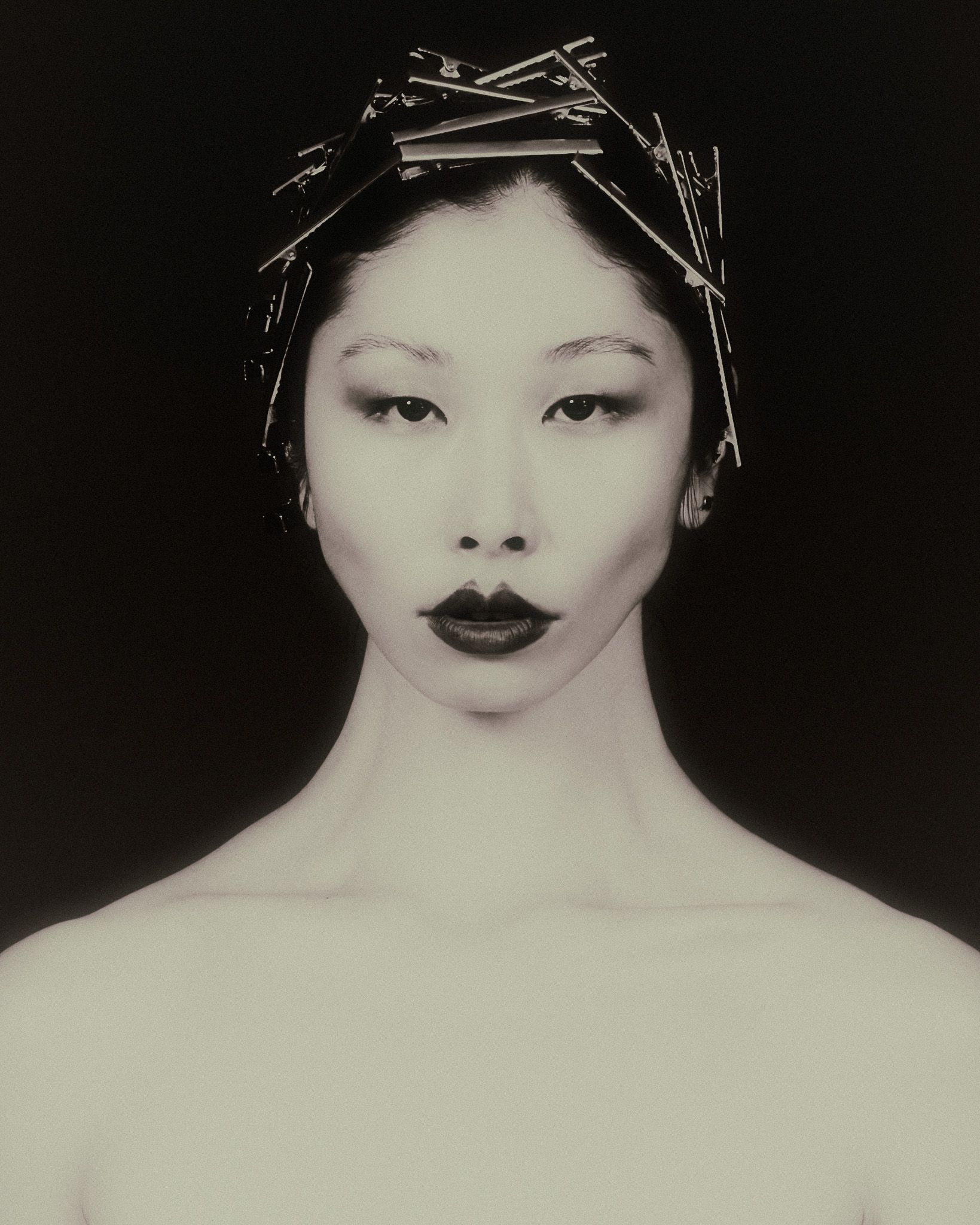 A Notorious Place — Look 11