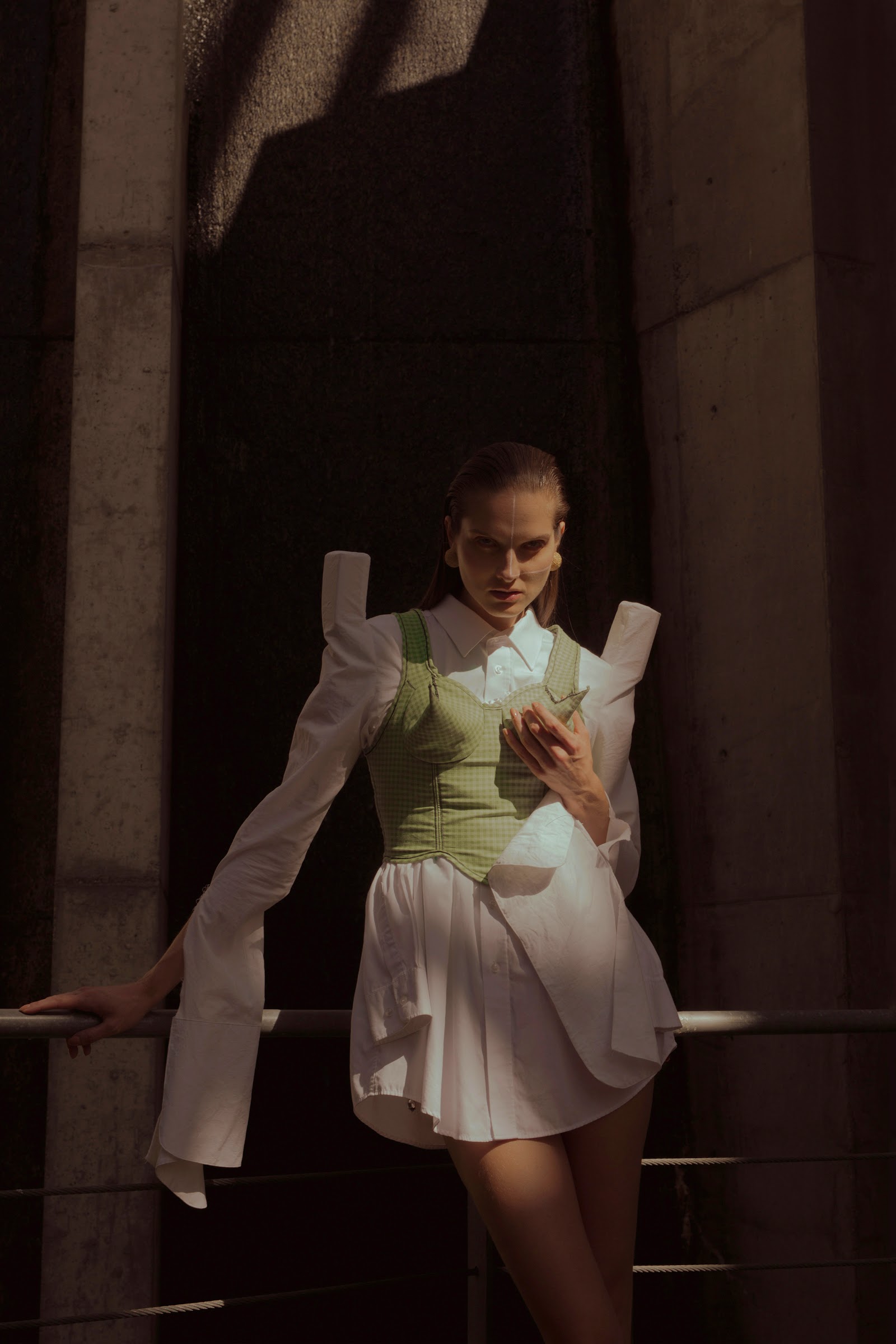 SIMULTANEOUS VISIONS — Look 3