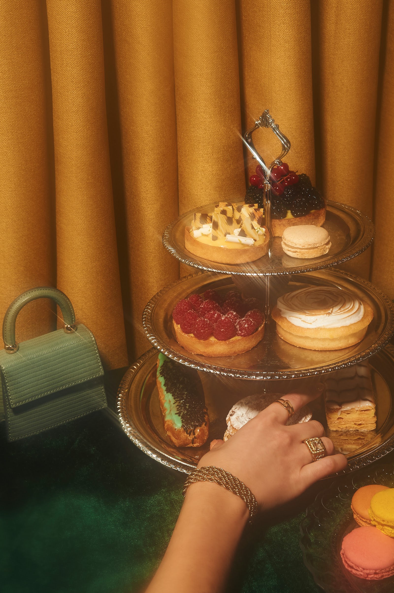 EAT, PRAY, SHINE — Look 2