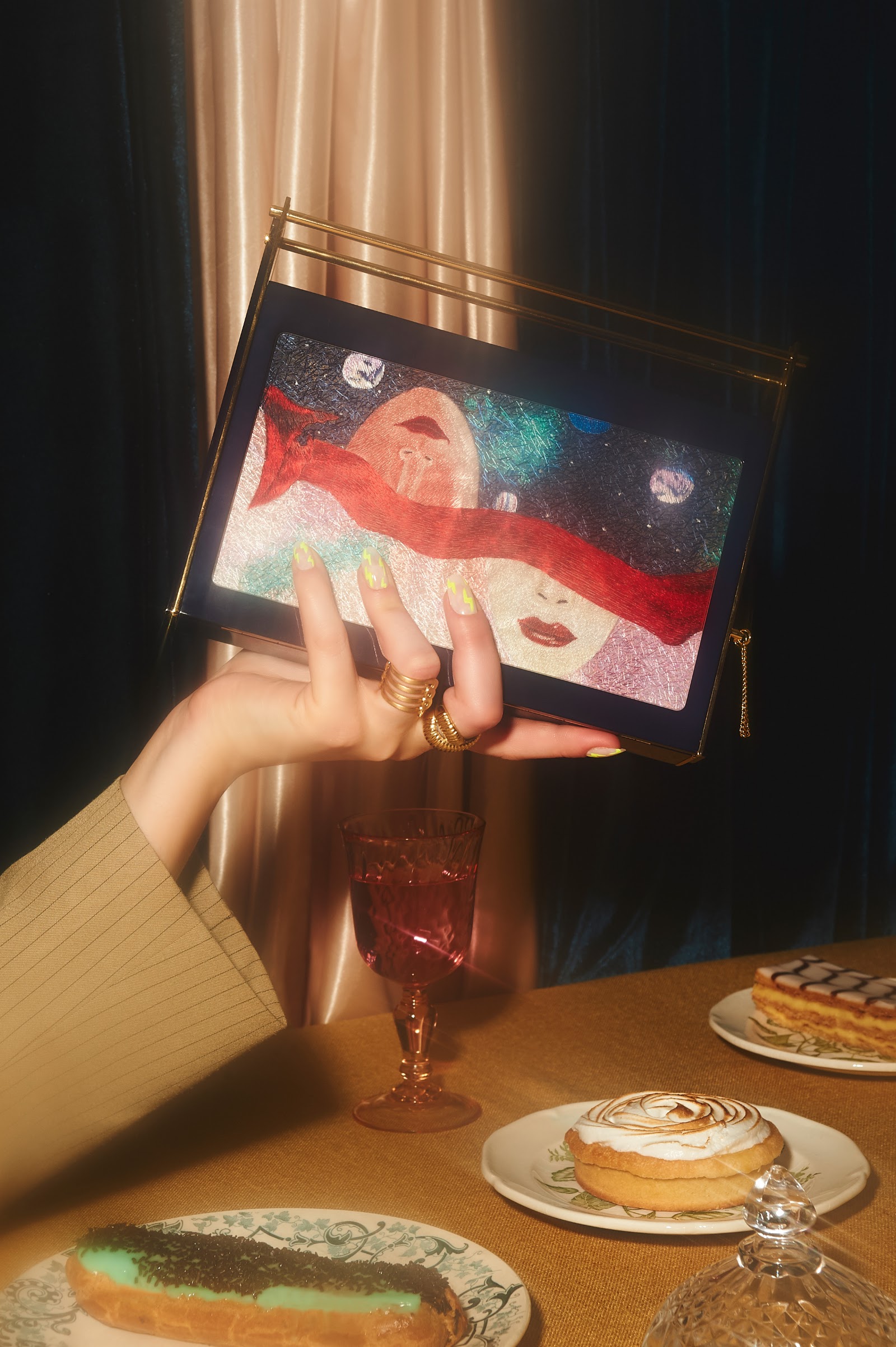 EAT, PRAY, SHINE — Look 5