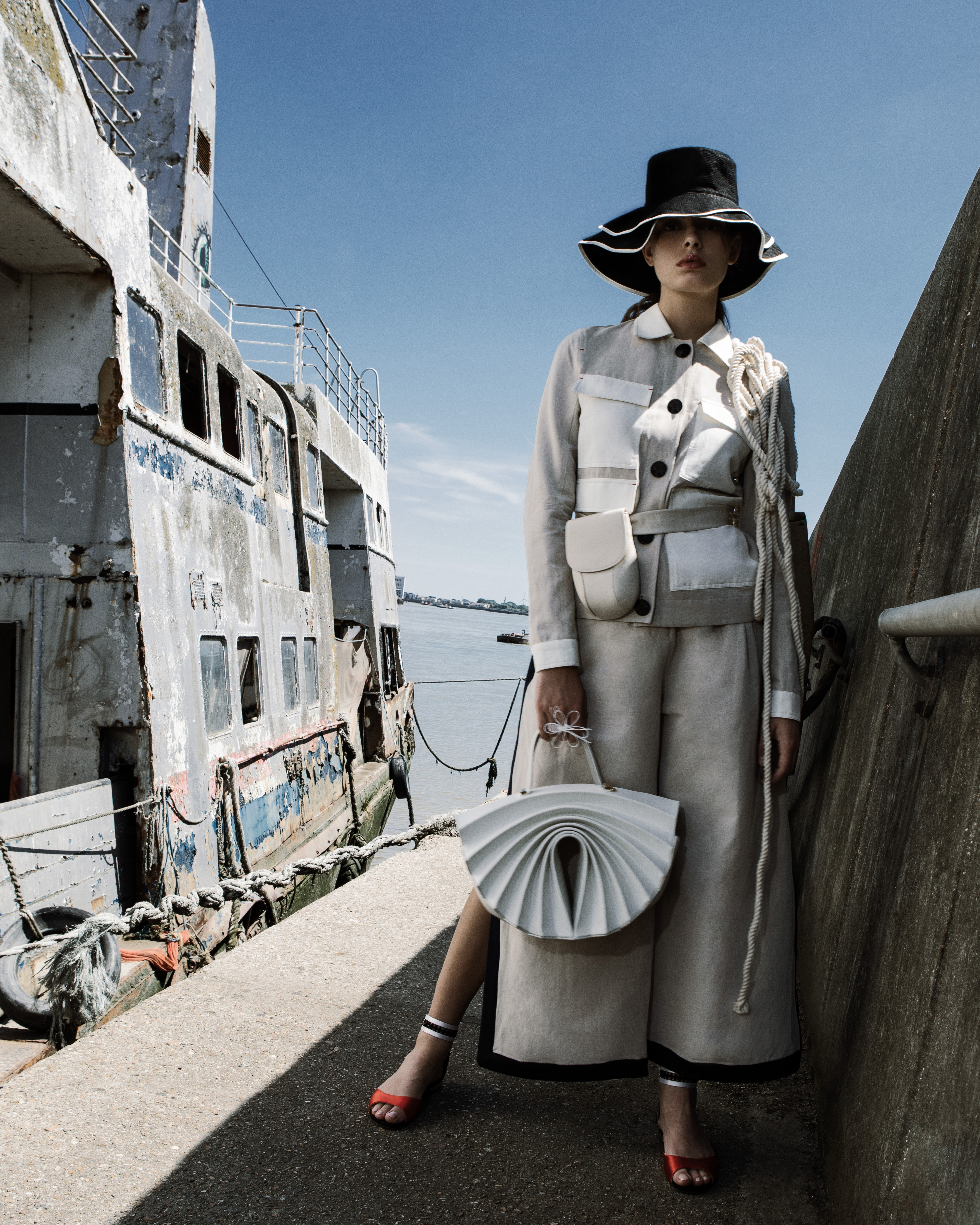 DISTANT SUMMER — Look 4