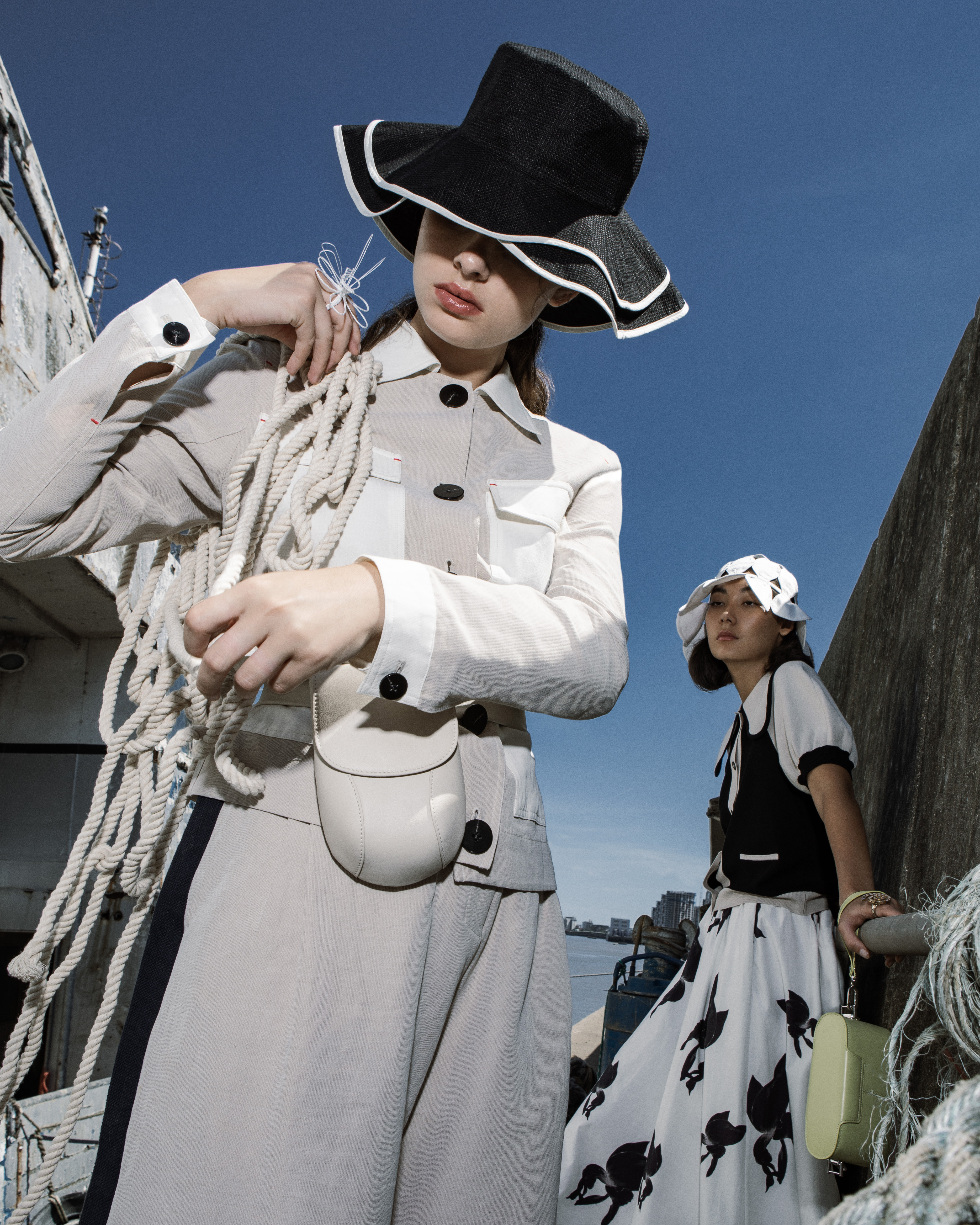 DISTANT SUMMER — Look 5