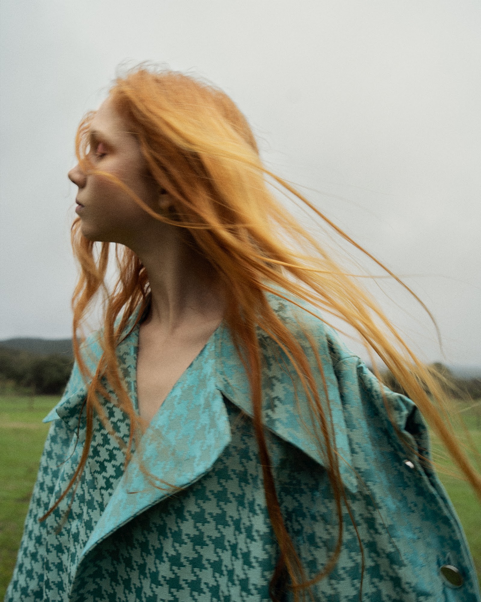VERY FAR AWAY — Look 13