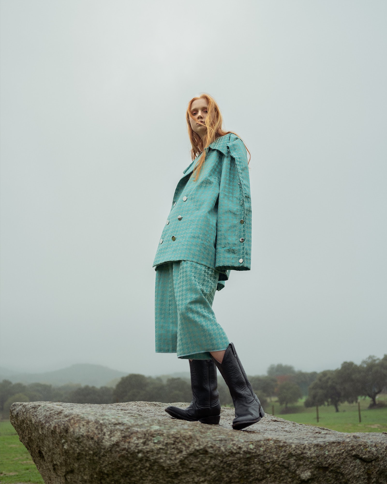 VERY FAR AWAY — Look 15