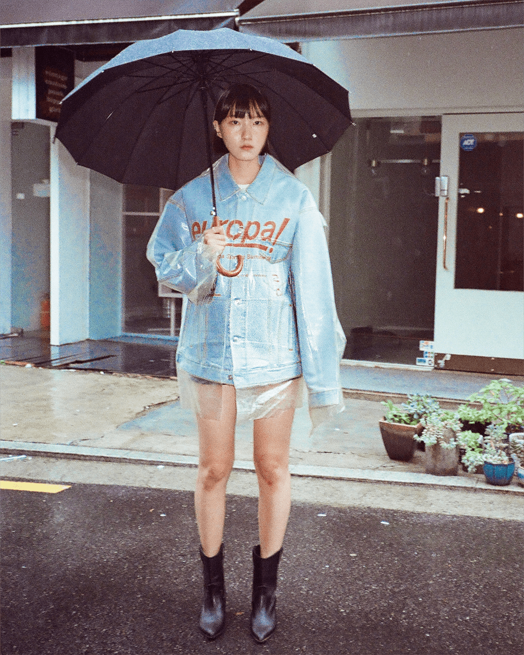 IN THE MOOD FOR RAIN — Look 10