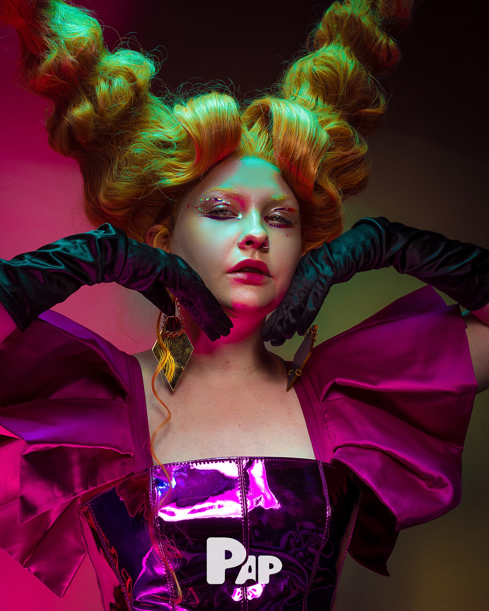 NEON DEMON — Look 6