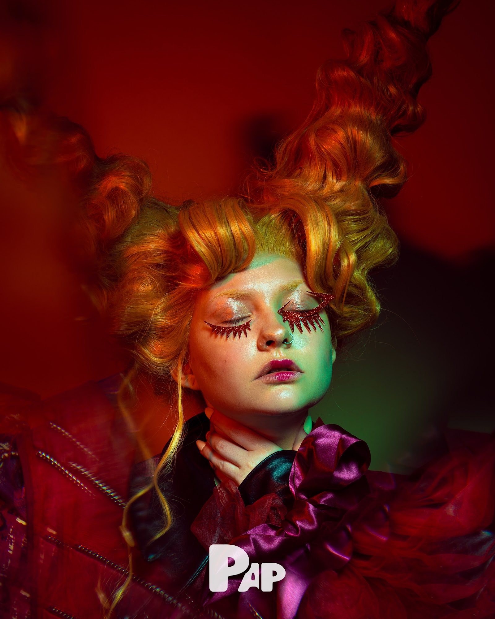 NEON DEMON — Look 8