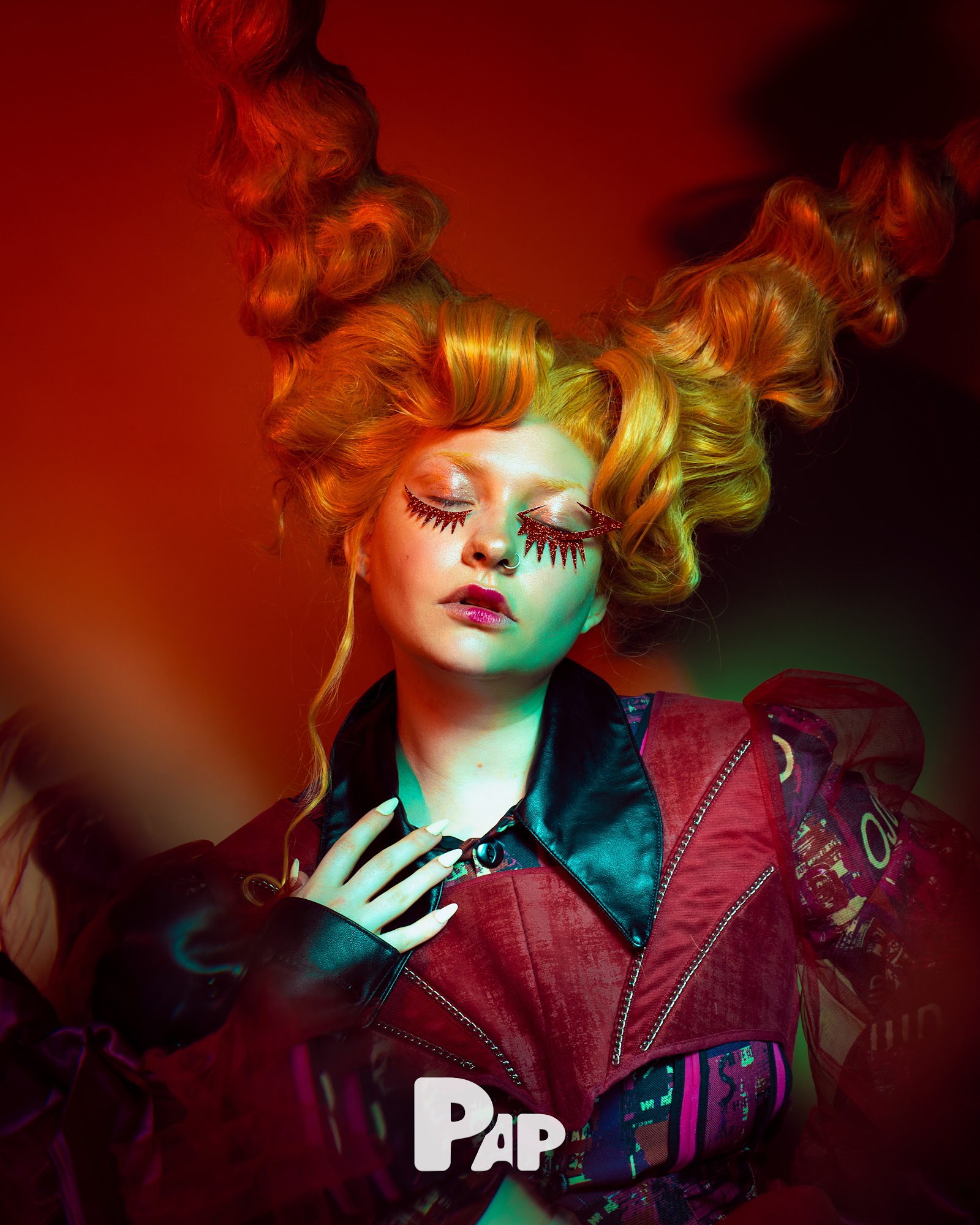 NEON DEMON — Look 9