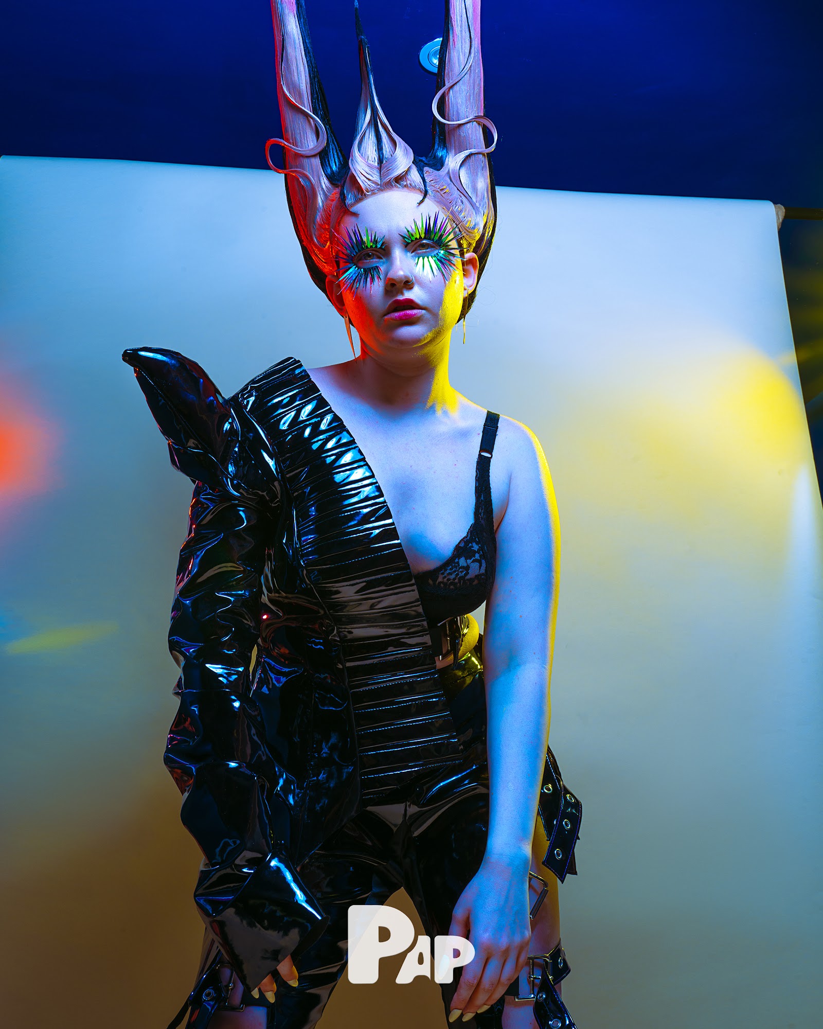 NEON DEMON — Look 11