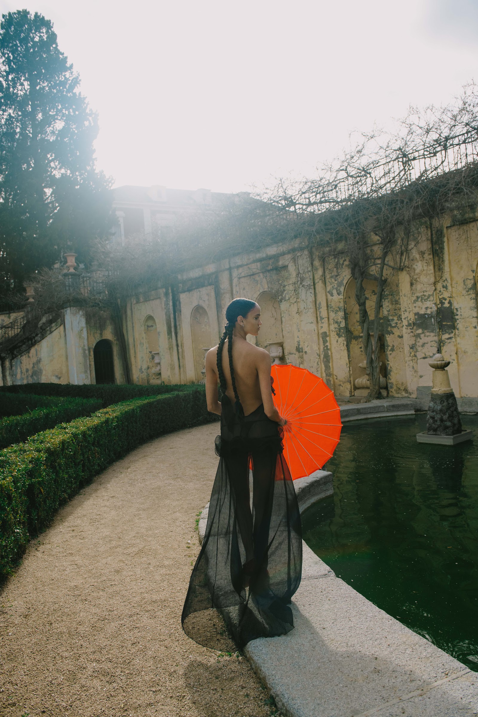 LOOKING GLASS — Look 1