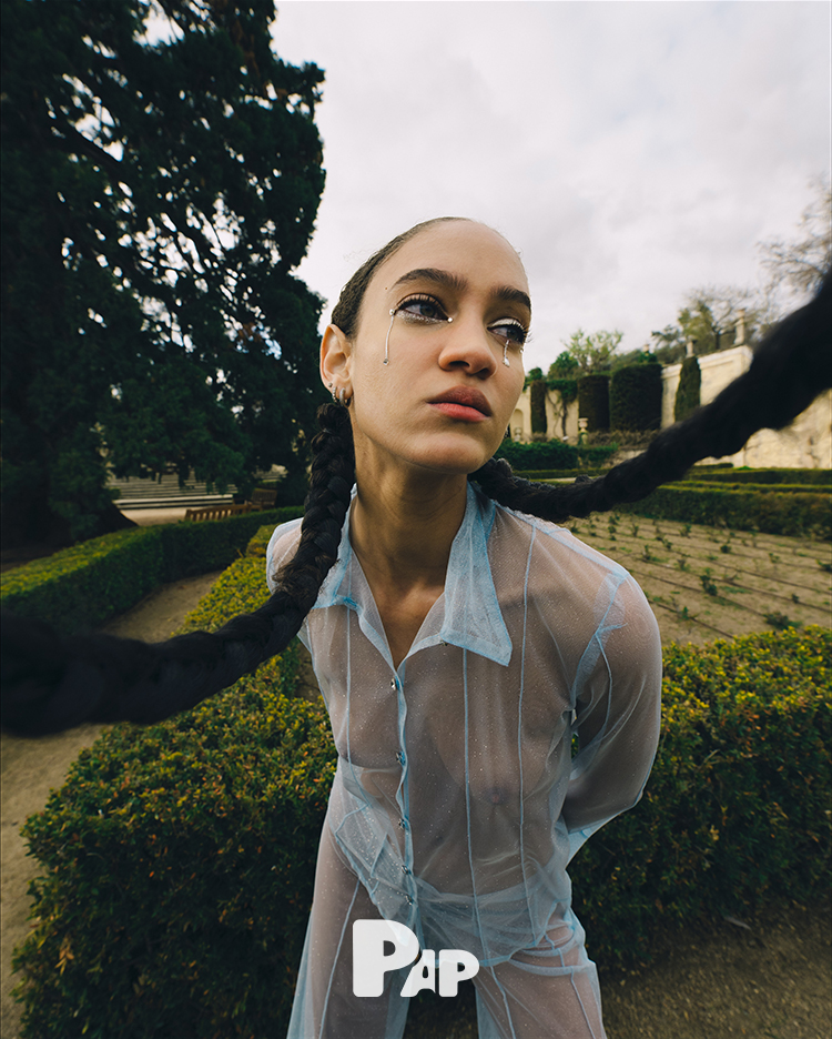 LOOKING GLASS — Look 10