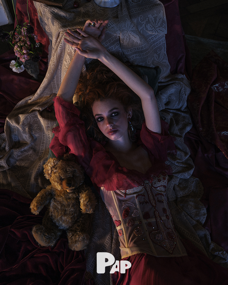 ALICE NEVER LEFT — Look 12