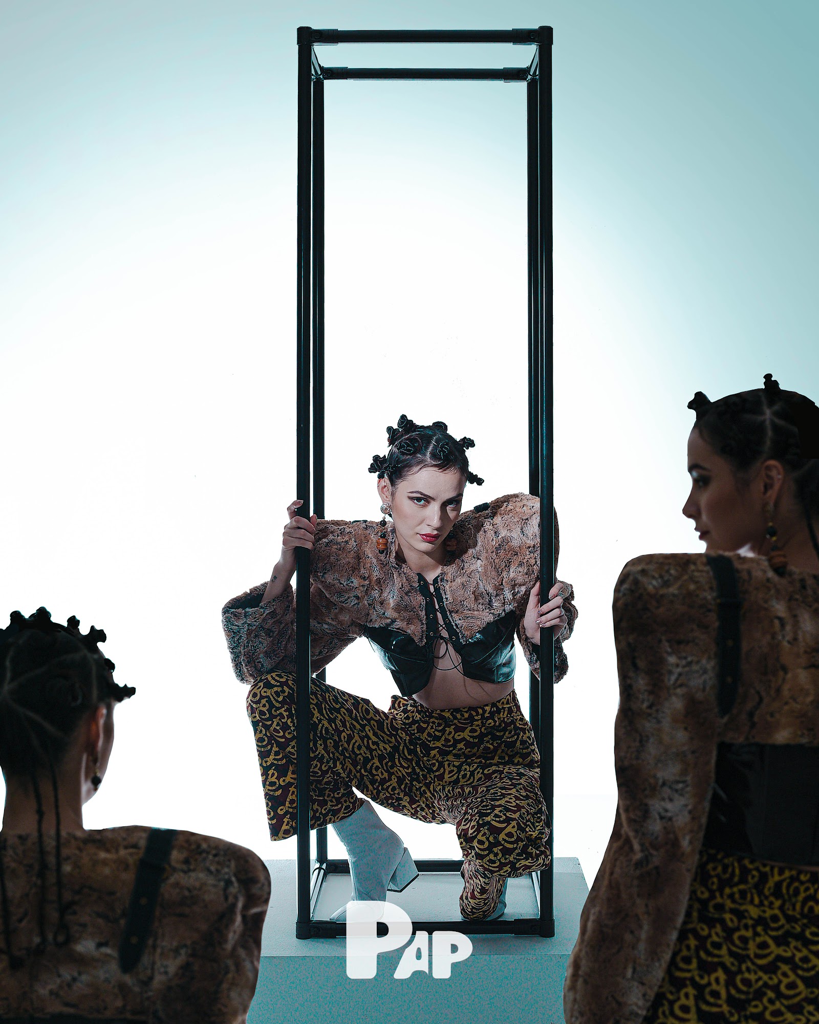 PIECE DE RESISTANCE — Look 13