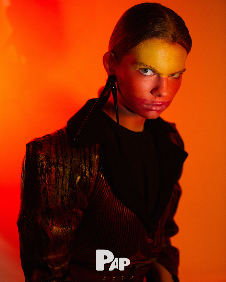 BEAUTY INVASION — Look 5