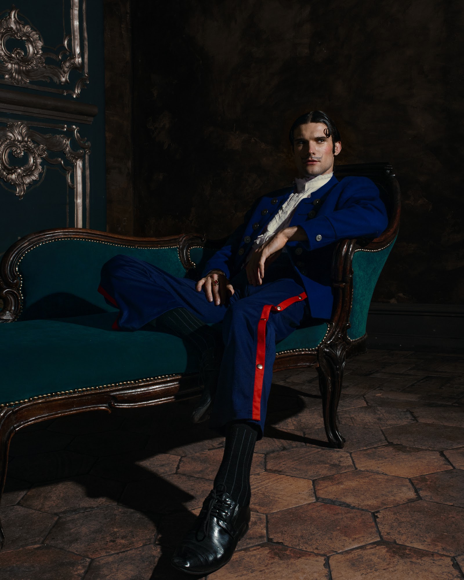 WHAT WE DO IN THE SHADOWS — Look 9