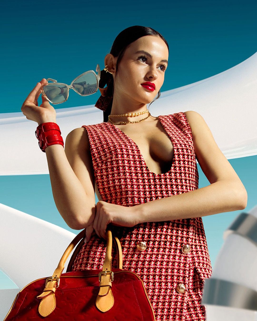 BETWEEN SEA AND SKY — PAP Magazine editorial