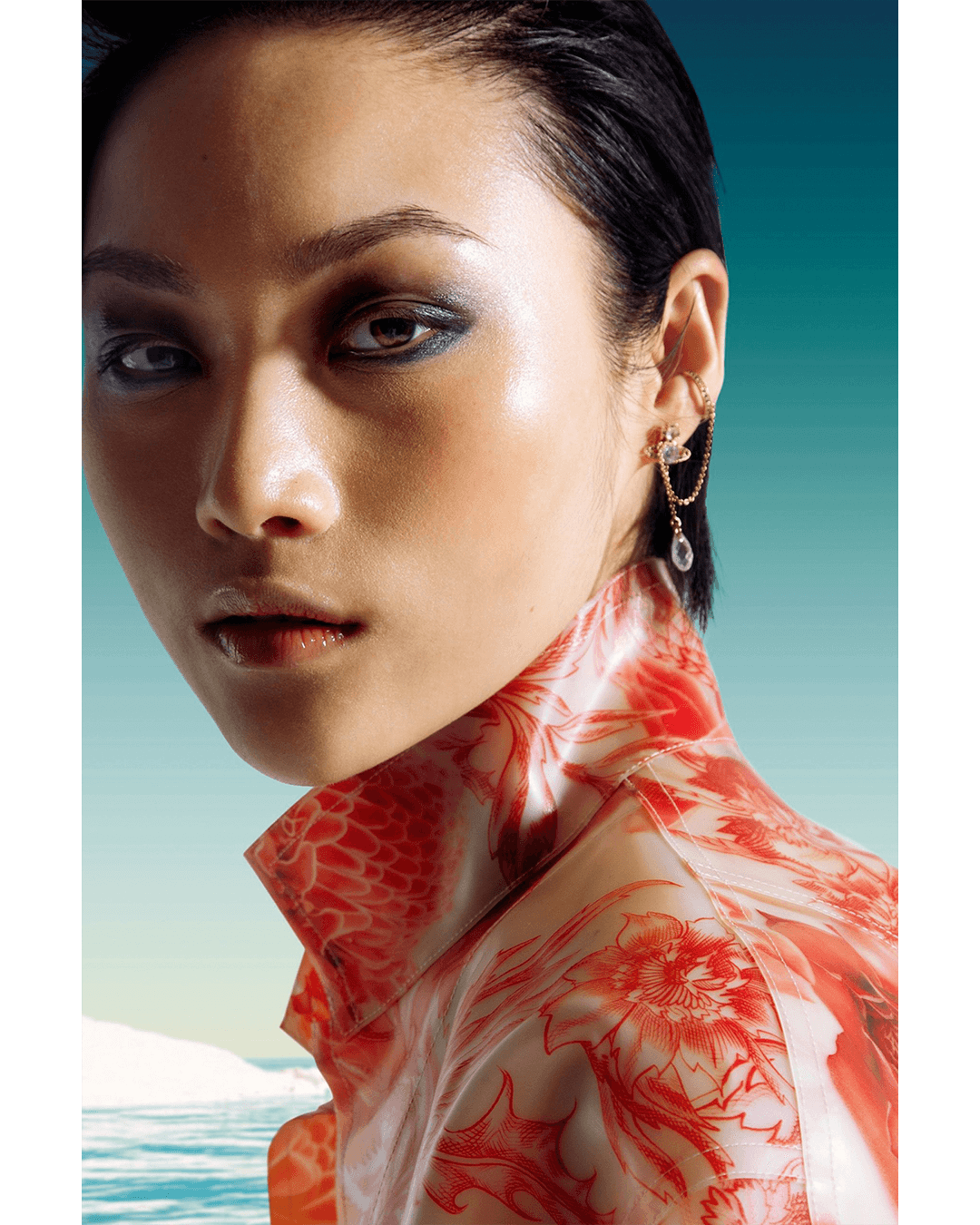 BETWEEN SEA AND SKY — Look 3