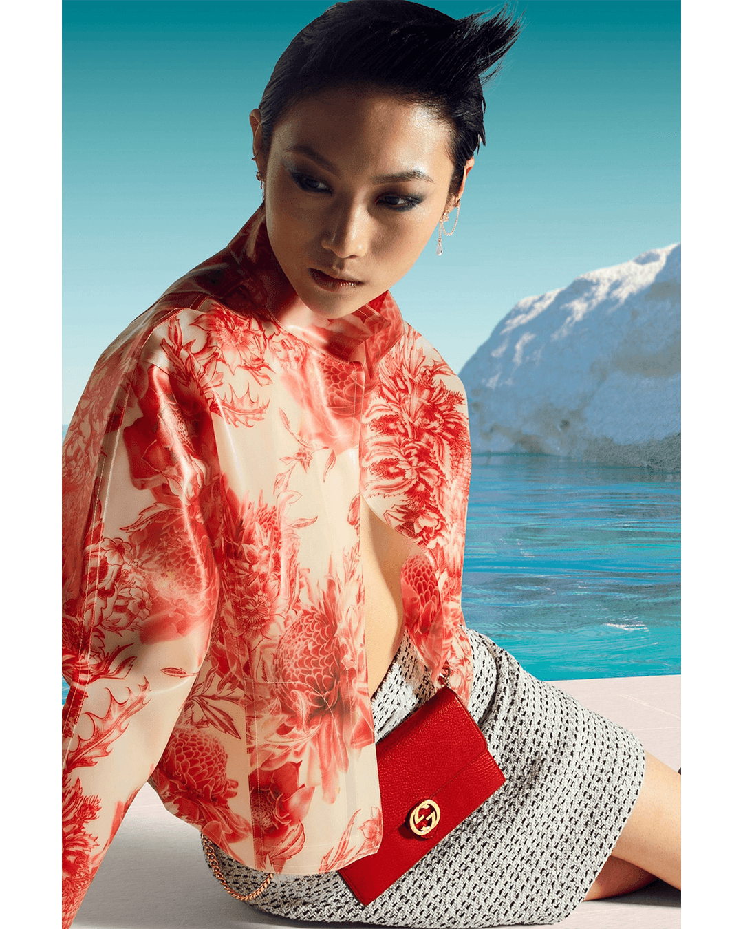 BETWEEN SEA AND SKY — Look 4