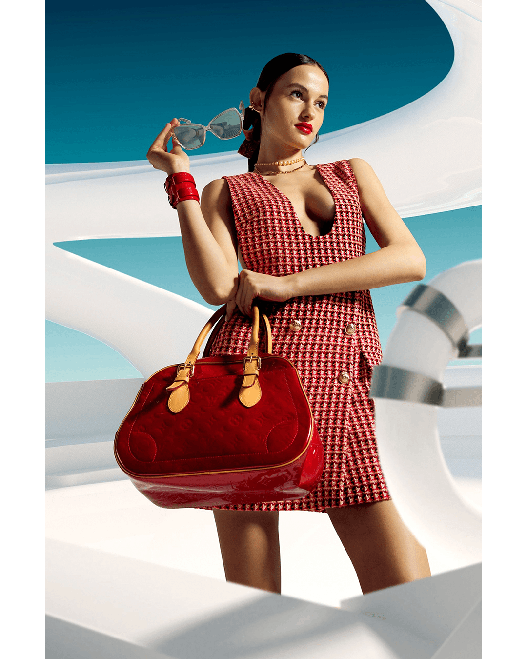 BETWEEN SEA AND SKY — Look 7
