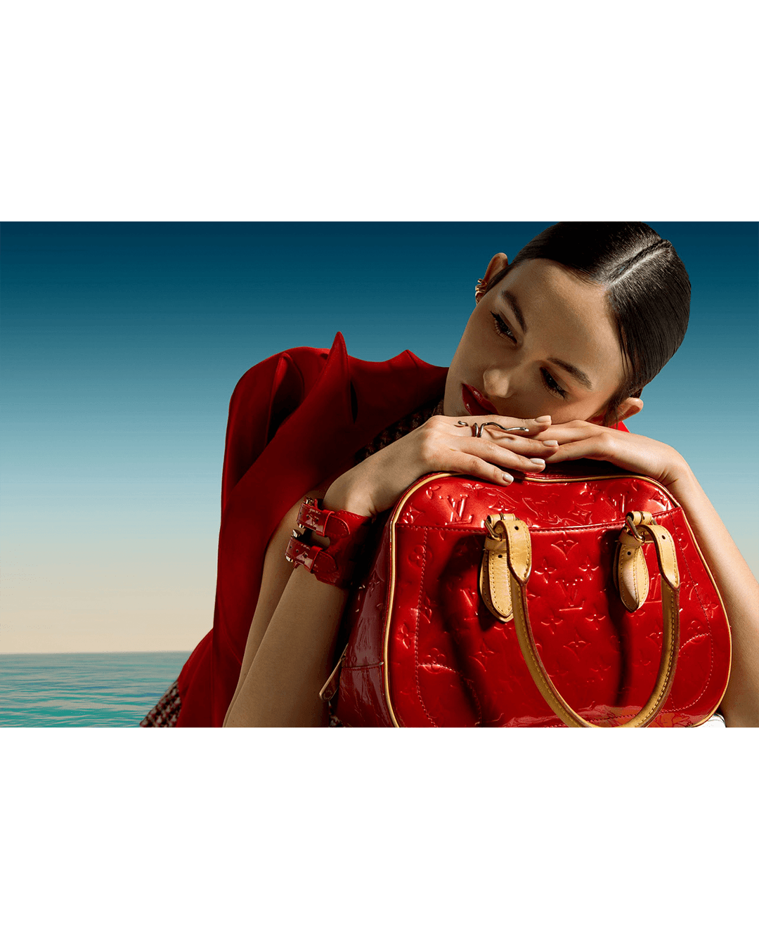 BETWEEN SEA AND SKY — Look 8