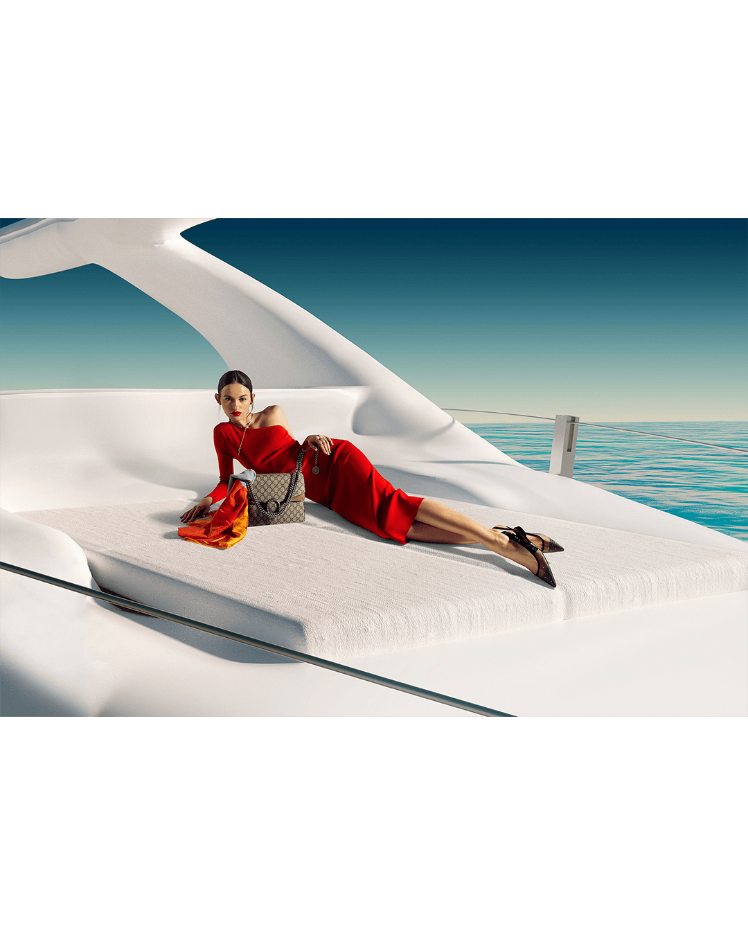 BETWEEN SEA AND SKY — Look 15