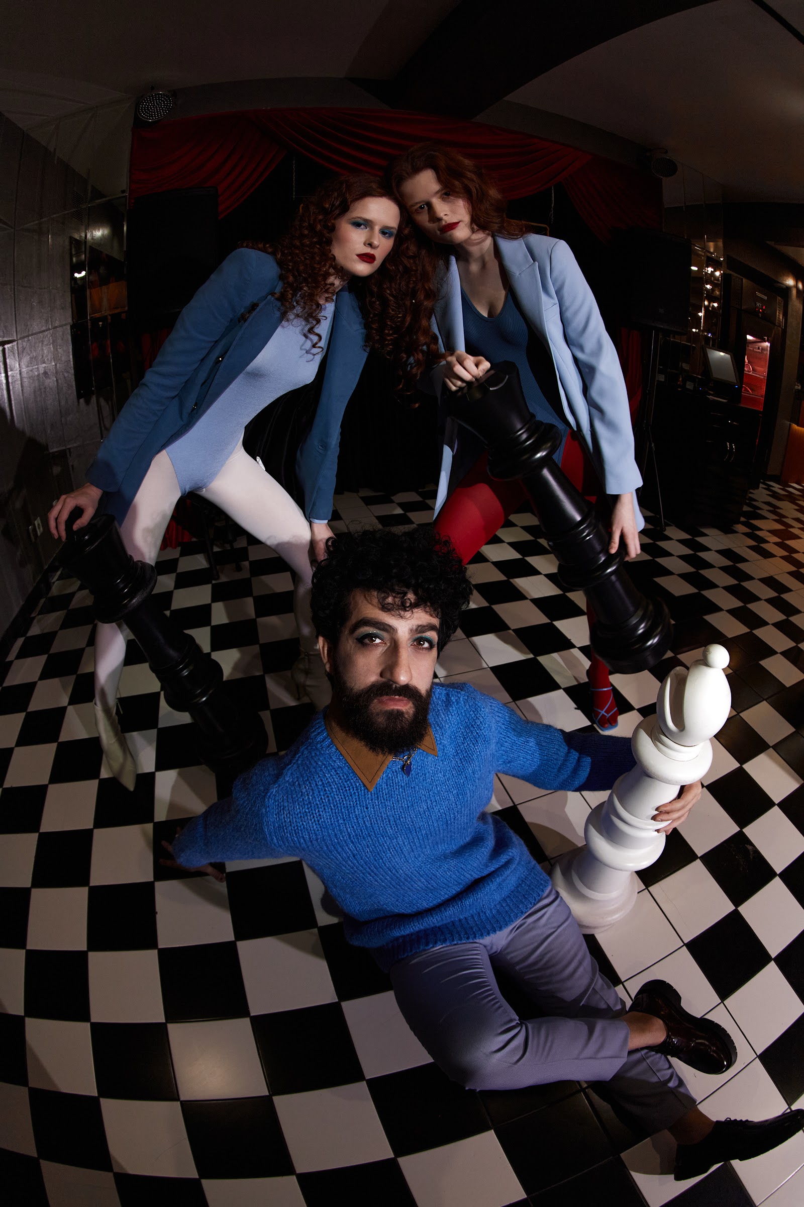 EVE IN WONDERLAND — Look 5