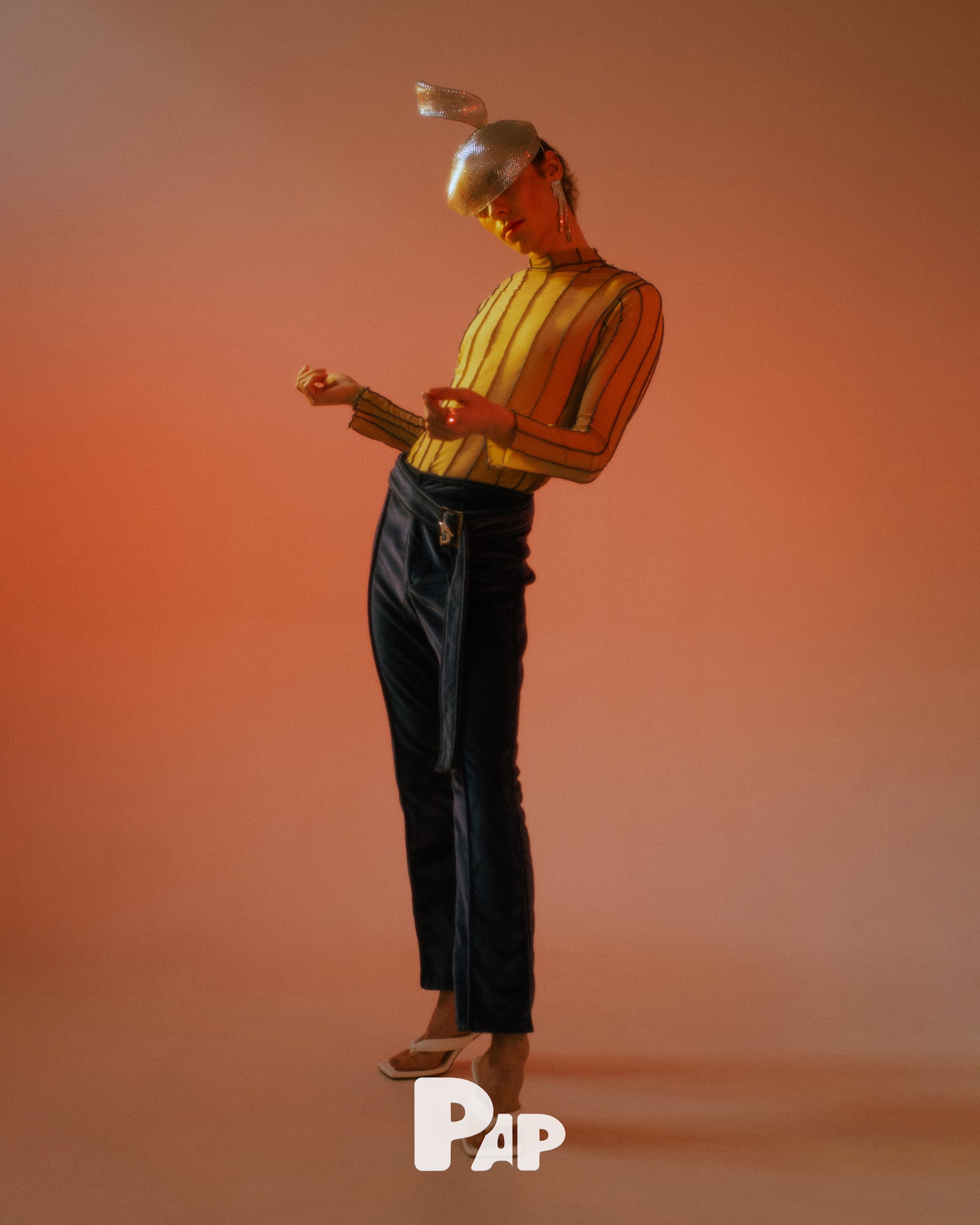 SIMPLY IRRESISTABLE — Look 4