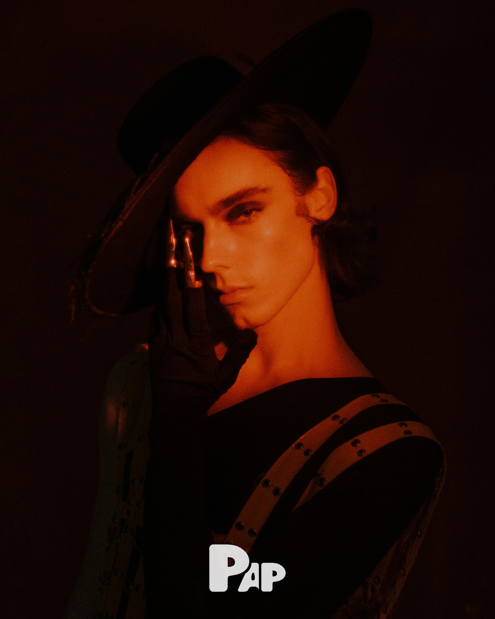SIMPLY IRRESISTABLE — Look 15
