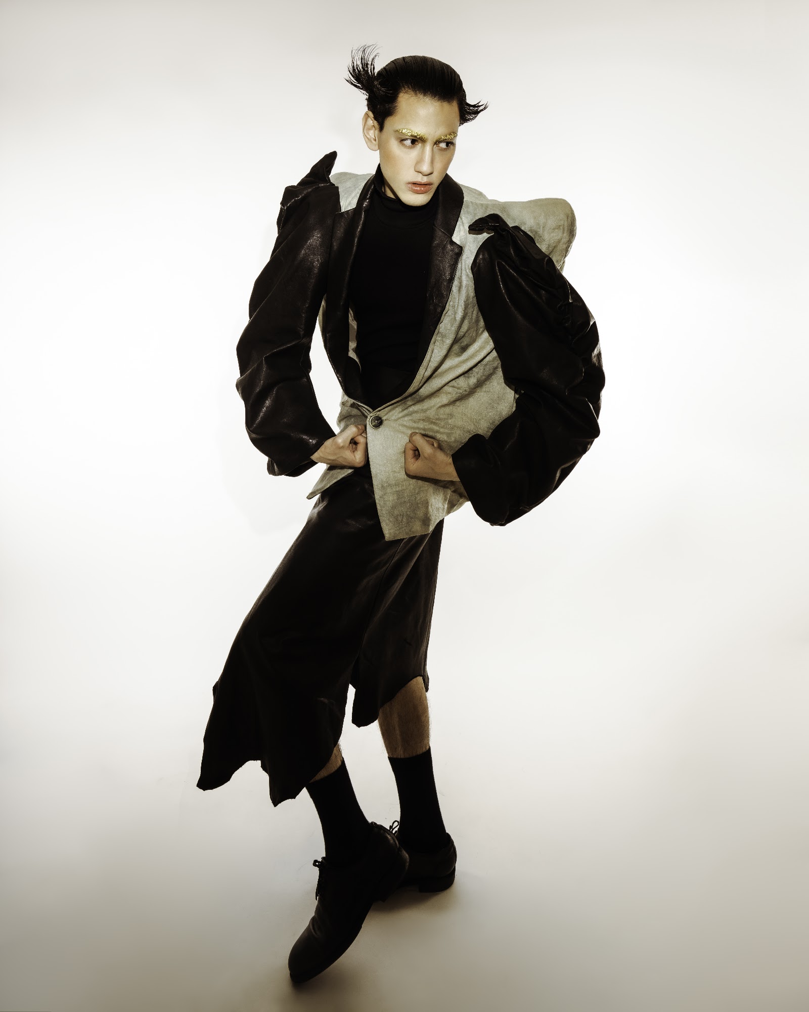 THE PUPPETEER — Look 6