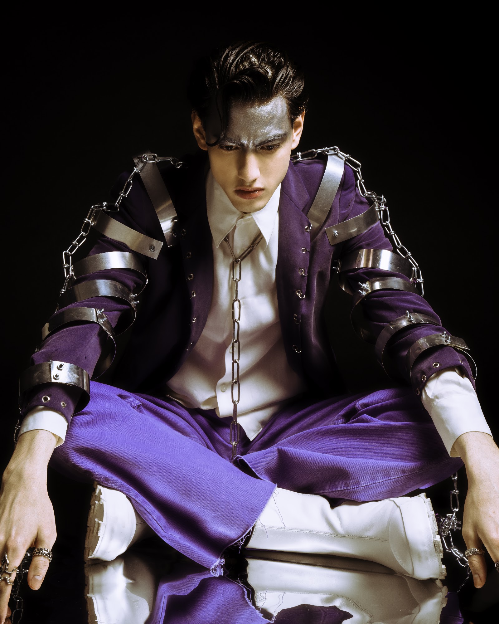 THE PUPPETEER — Look 11