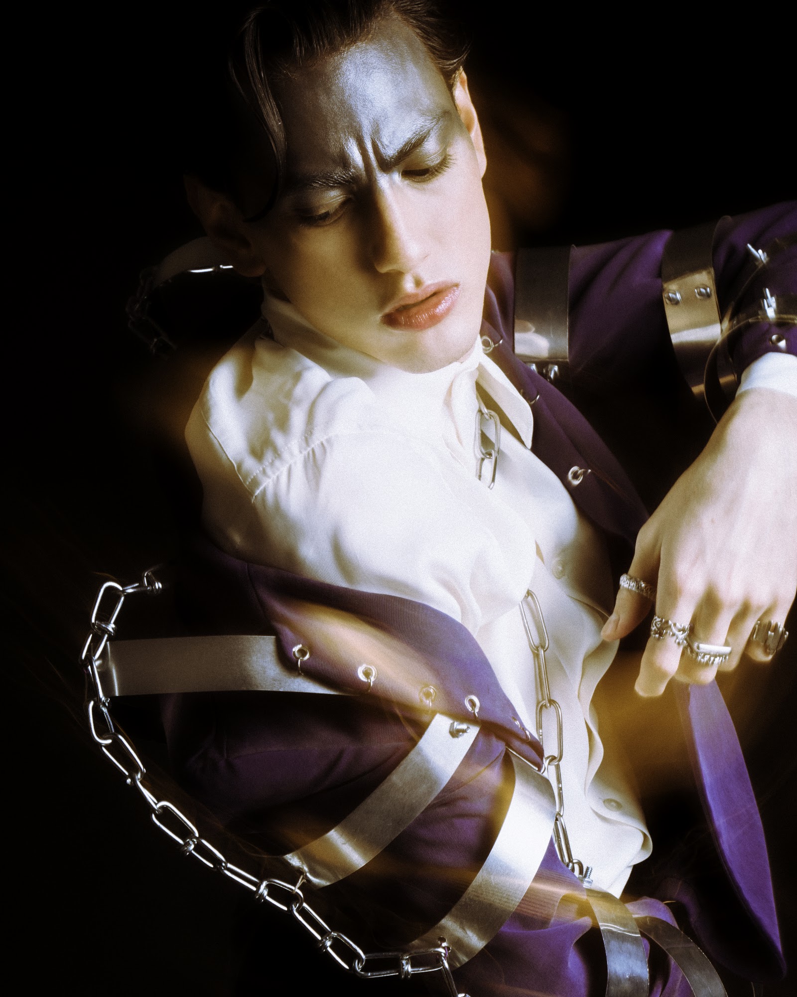 THE PUPPETEER — Look 12