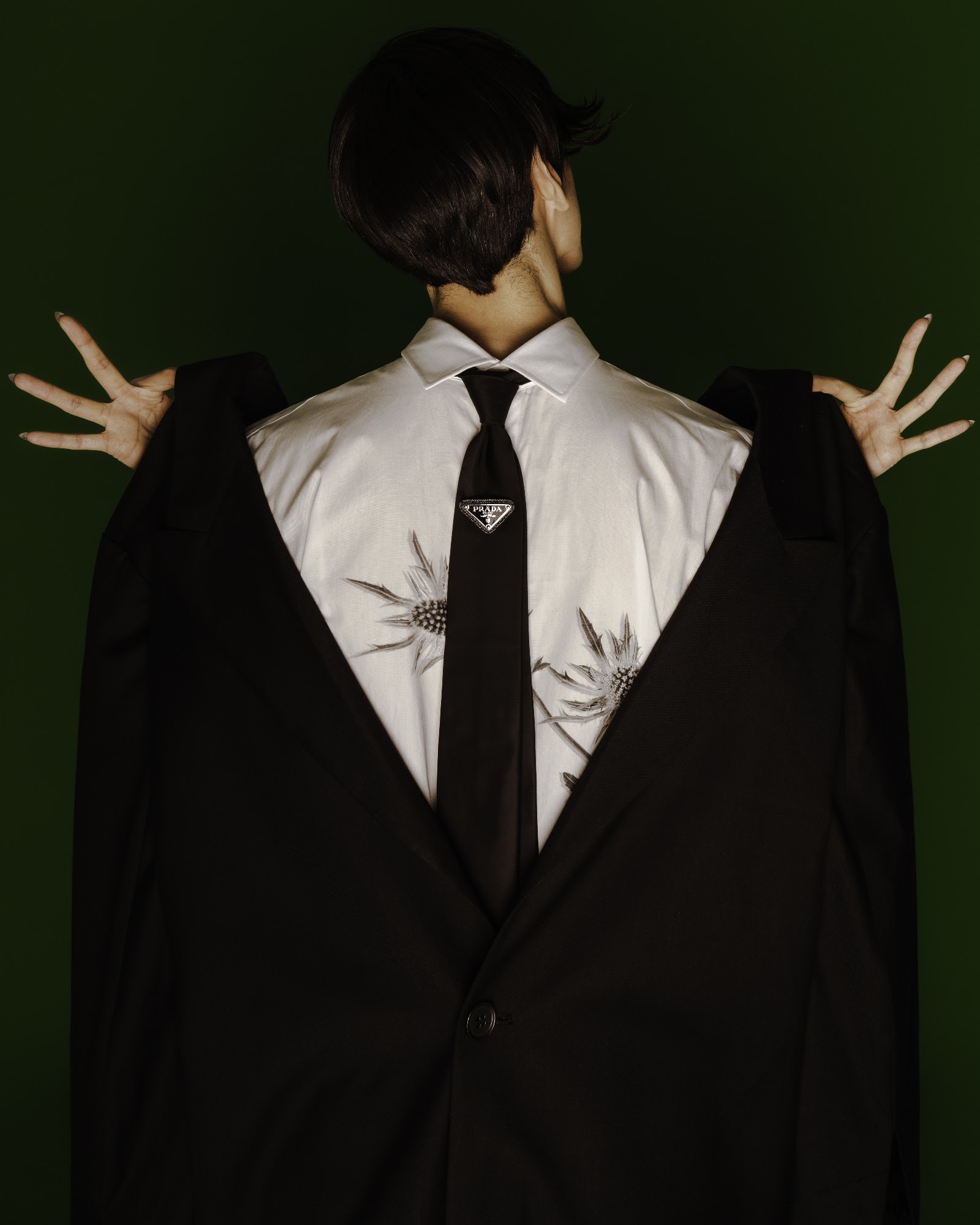 THE PUPPETEER — Look 16