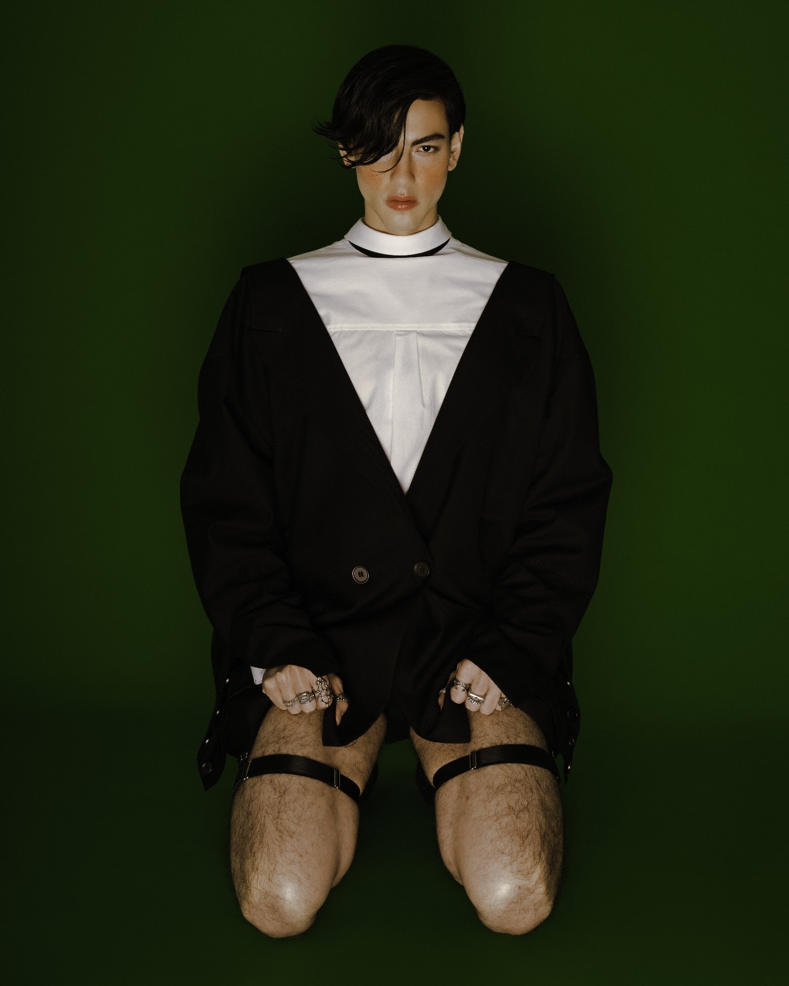 THE PUPPETEER — Look 17