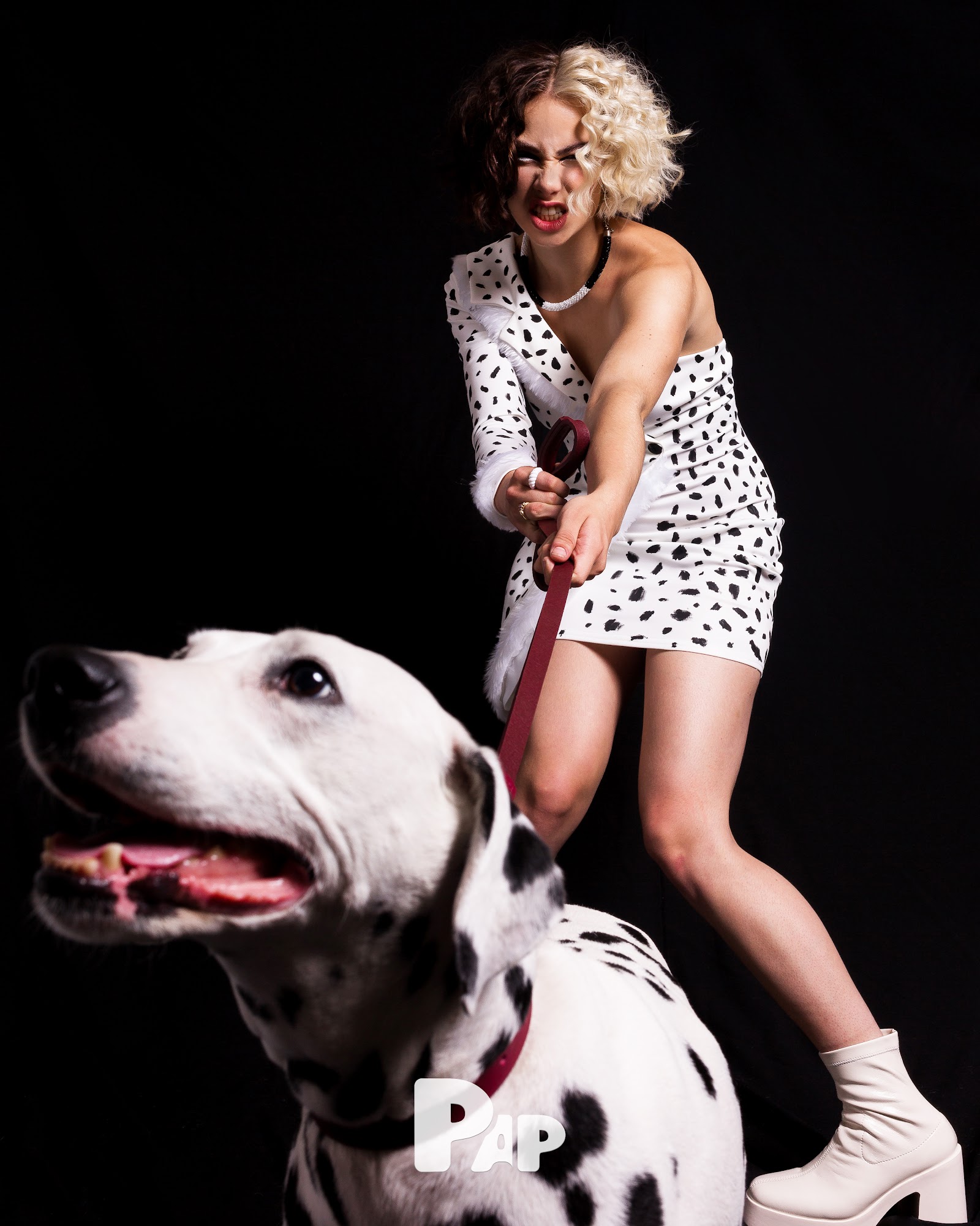 CRUELLA — Look 5