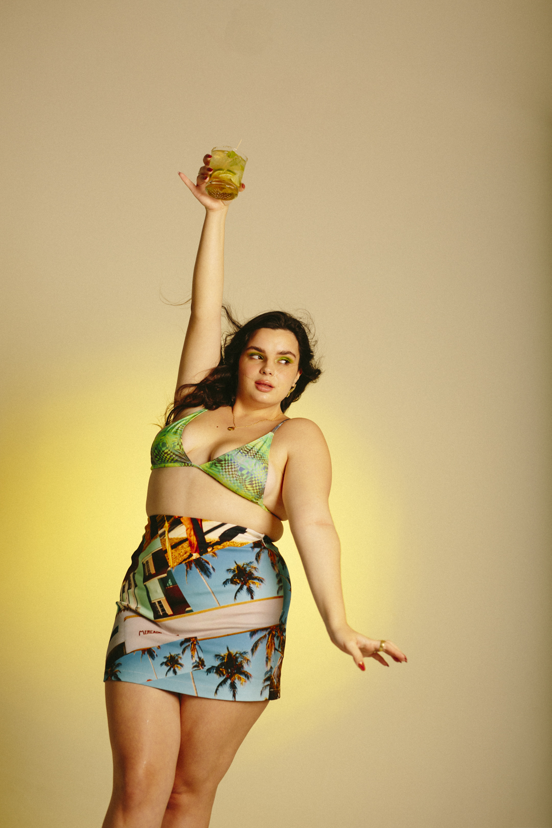 INTERNATIONAL COCKTAIL — Look 17
