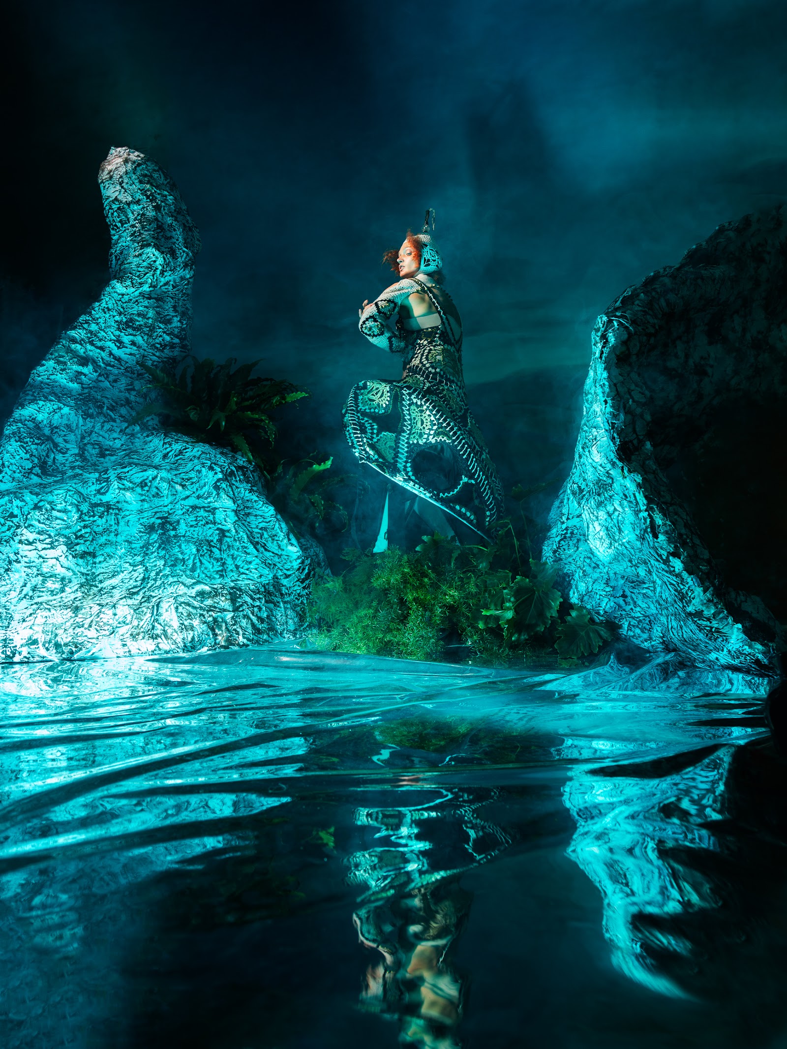 LADY OF THE LAKE — Look 1