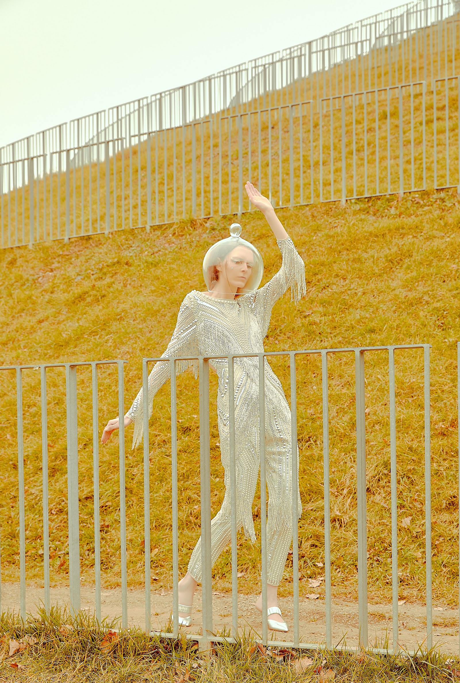 MISSED CALL FROM ANOTHER PLANET — Look 5