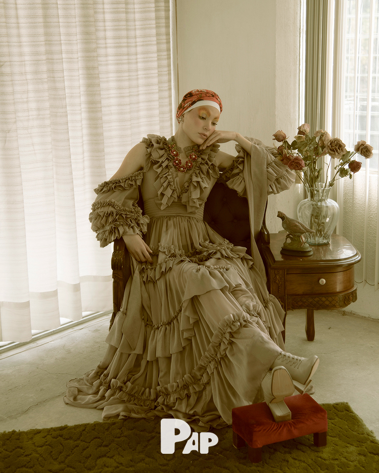 CIGARETTES ON PATIOS — Look 5