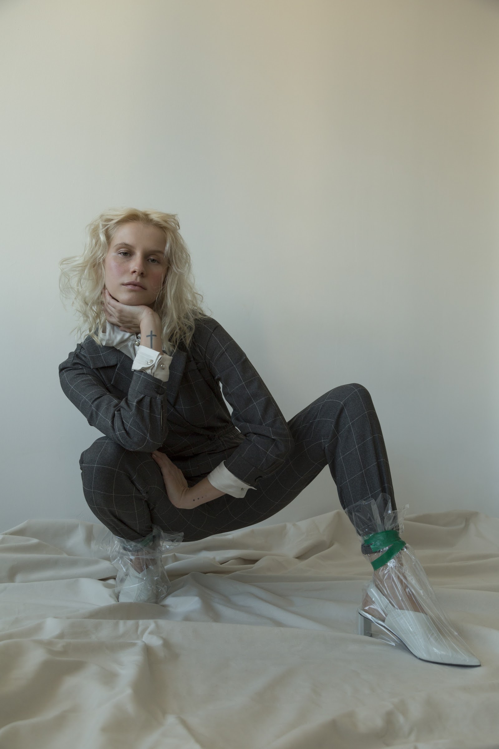 STAY OUT — Look 2